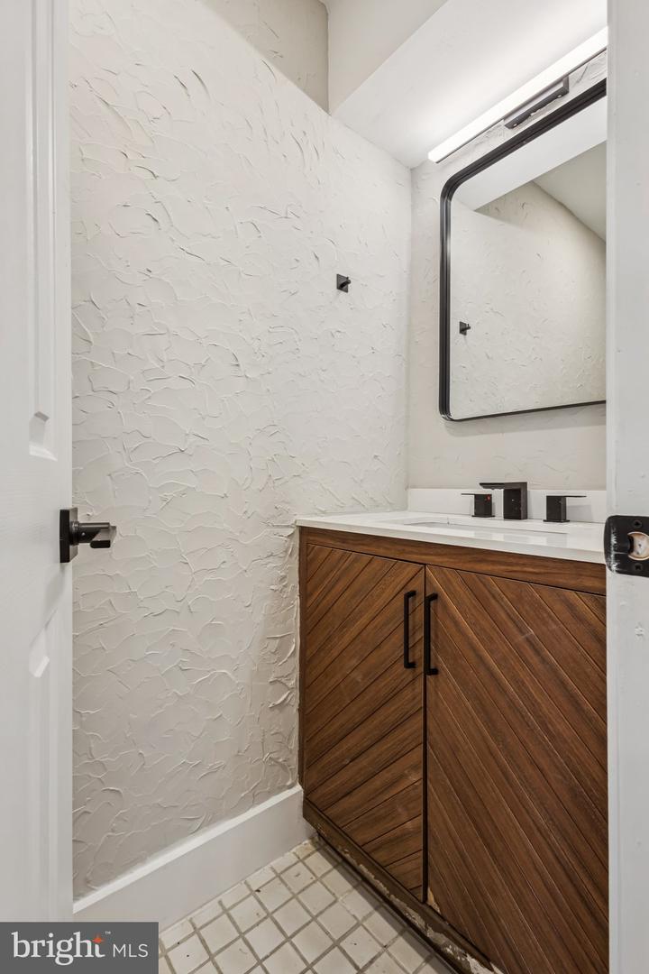 6339 BATTLEMENT WAY, ALEXANDRIA, Virginia 22312, 3 Bedrooms Bedrooms, ,2 BathroomsBathrooms,Residential,For sale,6339 BATTLEMENT WAY,VAFX2255324 MLS # VAFX2255324