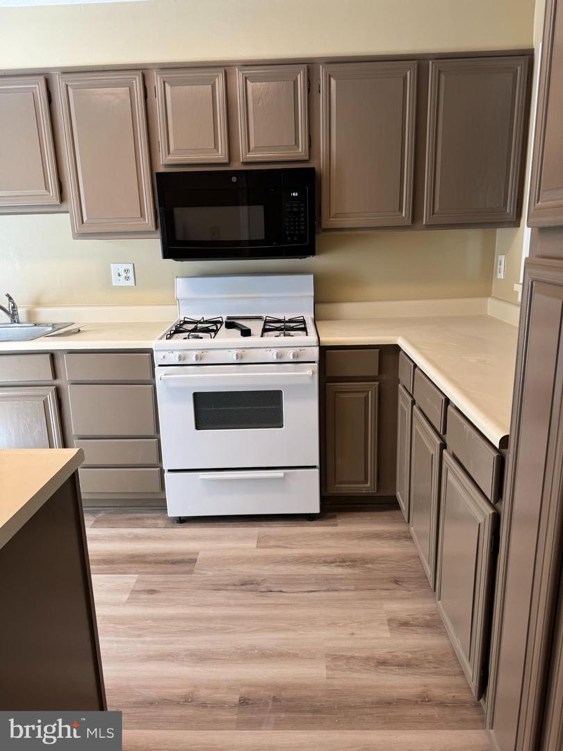 12140 CARDAMOM #12140, WOODBRIDGE, Virginia 22192, 1 Bedroom Bedrooms, ,1 BathroomBathrooms,Residential,For sale,12140 CARDAMOM #12140,VAPW2099170 MLS # VAPW2099170
