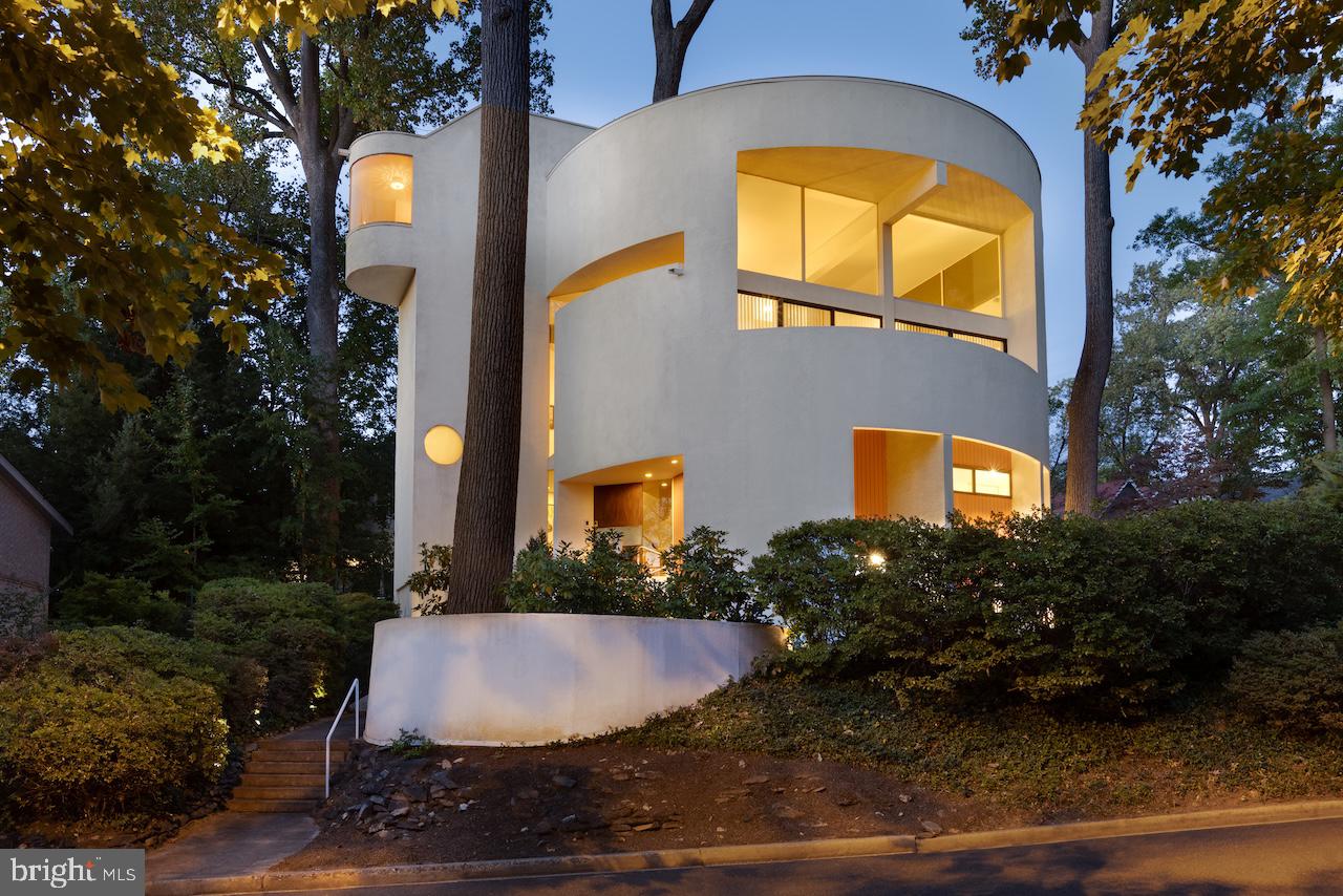 5500 BROAD BRANCH RD NW, WASHINGTON, District Of Columbia 20015, 4 Bedrooms Bedrooms, ,3 BathroomsBathrooms,Residential,For sale,5500 BROAD BRANCH RD NW,DCDC2210264 MLS # DCDC2210264