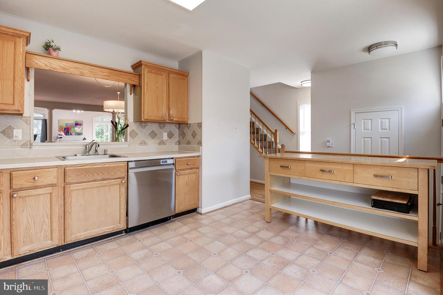 8632 BEECH HOLLOW LN, SPRINGFIELD, Virginia 22153, 4 Bedrooms Bedrooms, ,3 BathroomsBathrooms,Residential,For sale,8632 BEECH HOLLOW LN,VAFX2255224 MLS # VAFX2255224