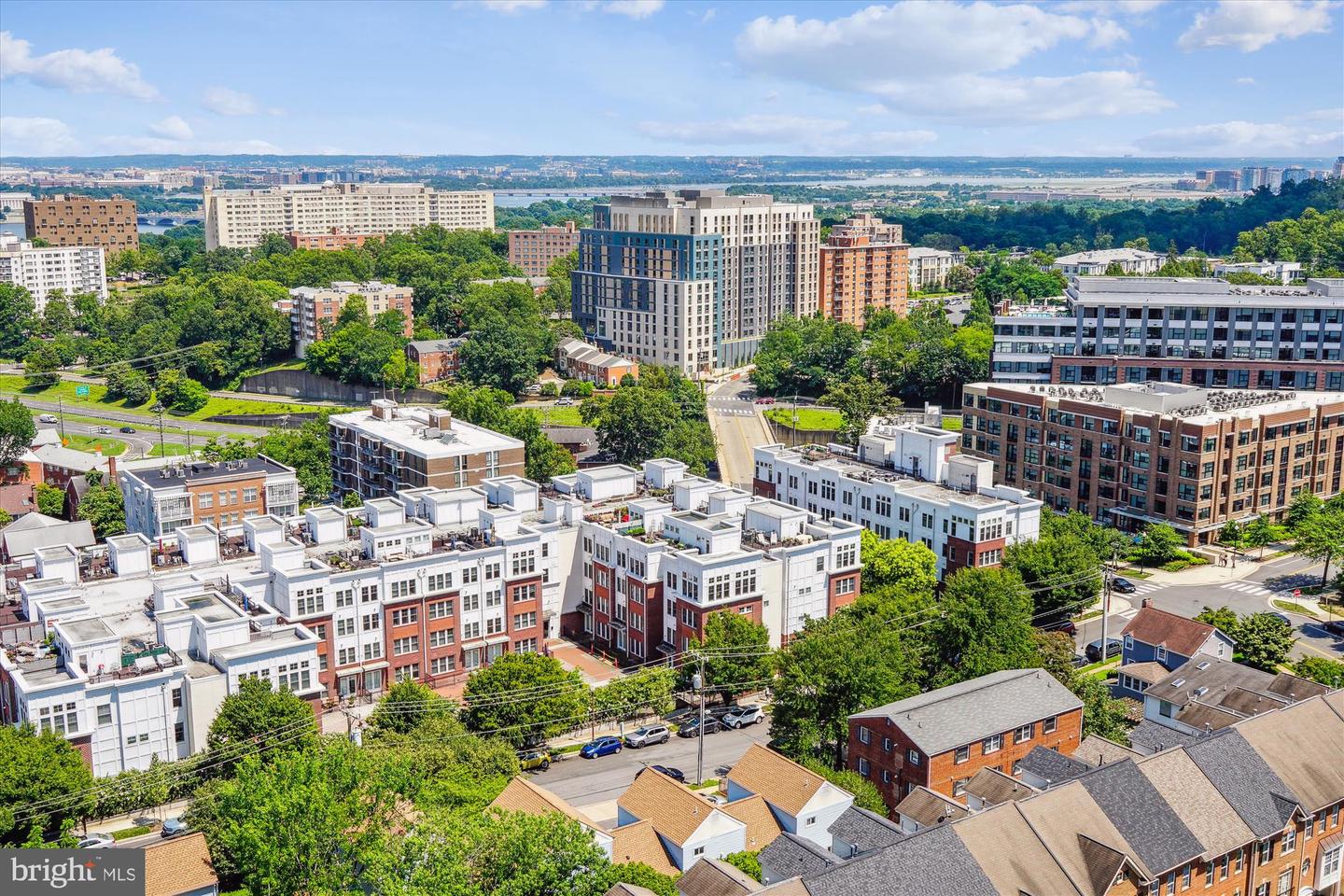 2001 15TH ST N #608, ARLINGTON, Virginia 22201, 2 Bedrooms Bedrooms, ,2 BathroomsBathrooms,Residential,For sale,2001 15TH ST N #608,VAAR2060658 MLS # VAAR2060658