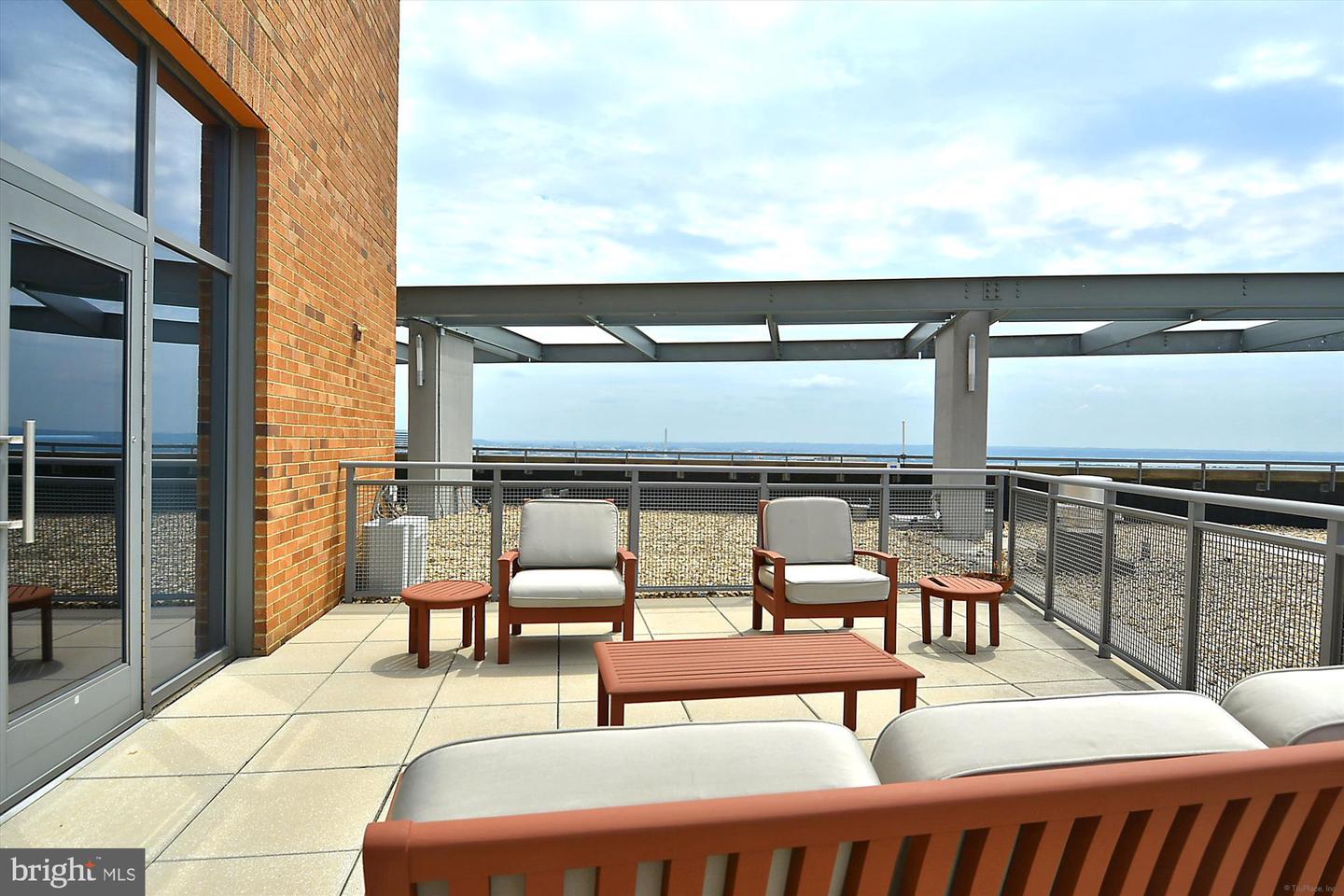 2001 15TH ST N #608, ARLINGTON, Virginia 22201, 2 Bedrooms Bedrooms, ,2 BathroomsBathrooms,Residential,For sale,2001 15TH ST N #608,VAAR2060658 MLS # VAAR2060658