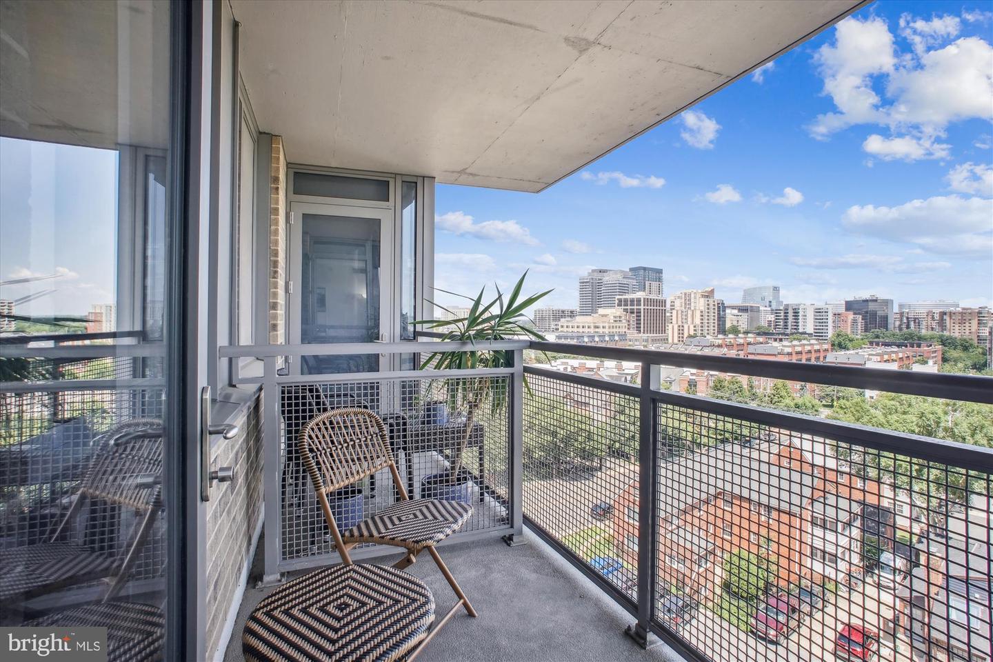 2001 15TH ST N #608, ARLINGTON, Virginia 22201, 2 Bedrooms Bedrooms, ,2 BathroomsBathrooms,Residential,For sale,2001 15TH ST N #608,VAAR2060658 MLS # VAAR2060658