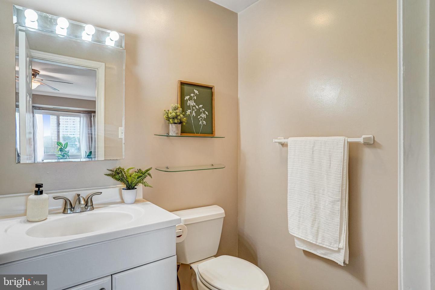 6143 EDSALL RD #J, ALEXANDRIA, Virginia 22304, 2 Bedrooms Bedrooms, ,1 BathroomBathrooms,Residential,For sale,6143 EDSALL RD #J,VAAX2047440 MLS # VAAX2047440