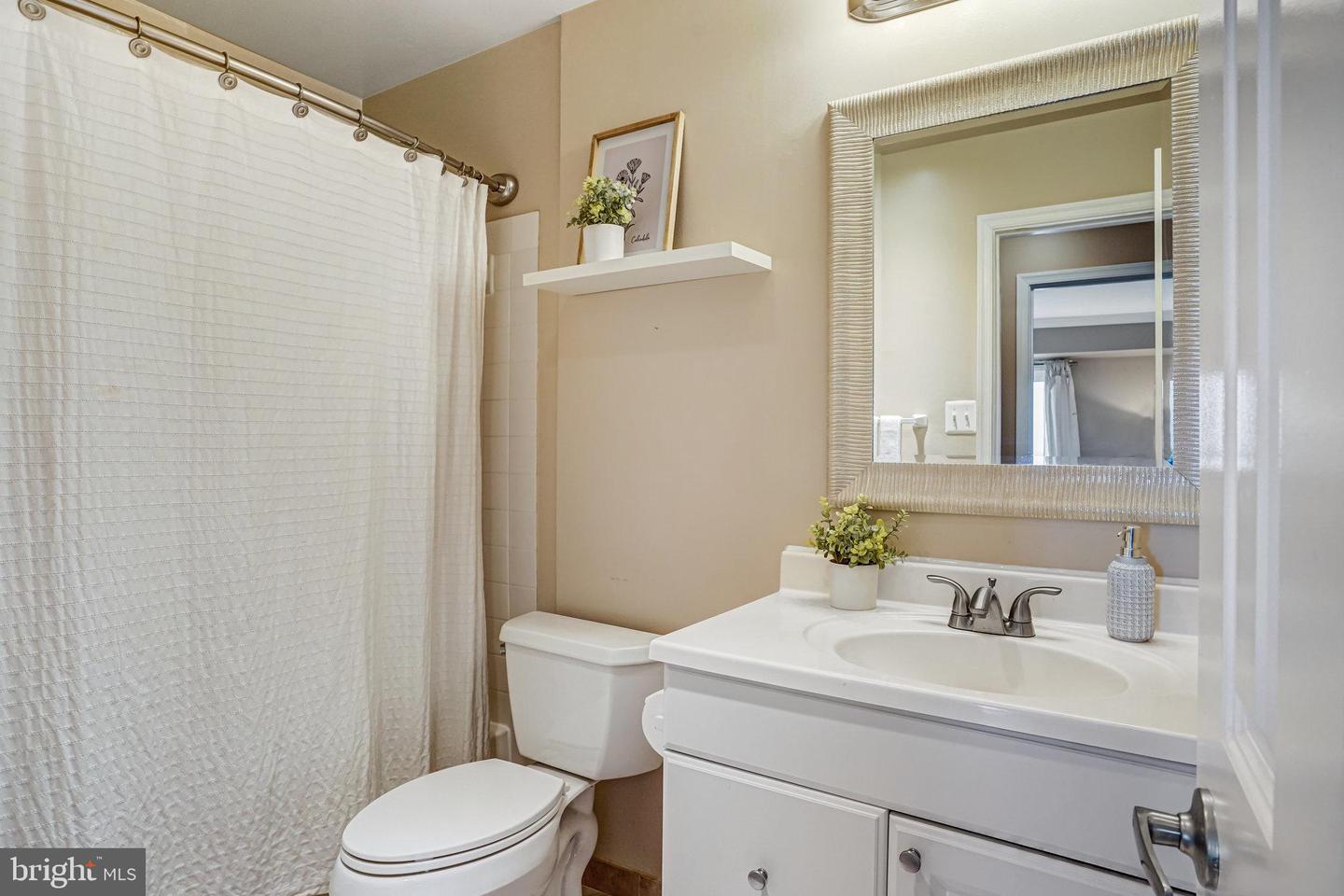 6143 EDSALL RD #J, ALEXANDRIA, Virginia 22304, 2 Bedrooms Bedrooms, ,1 BathroomBathrooms,Residential,For sale,6143 EDSALL RD #J,VAAX2047440 MLS # VAAX2047440