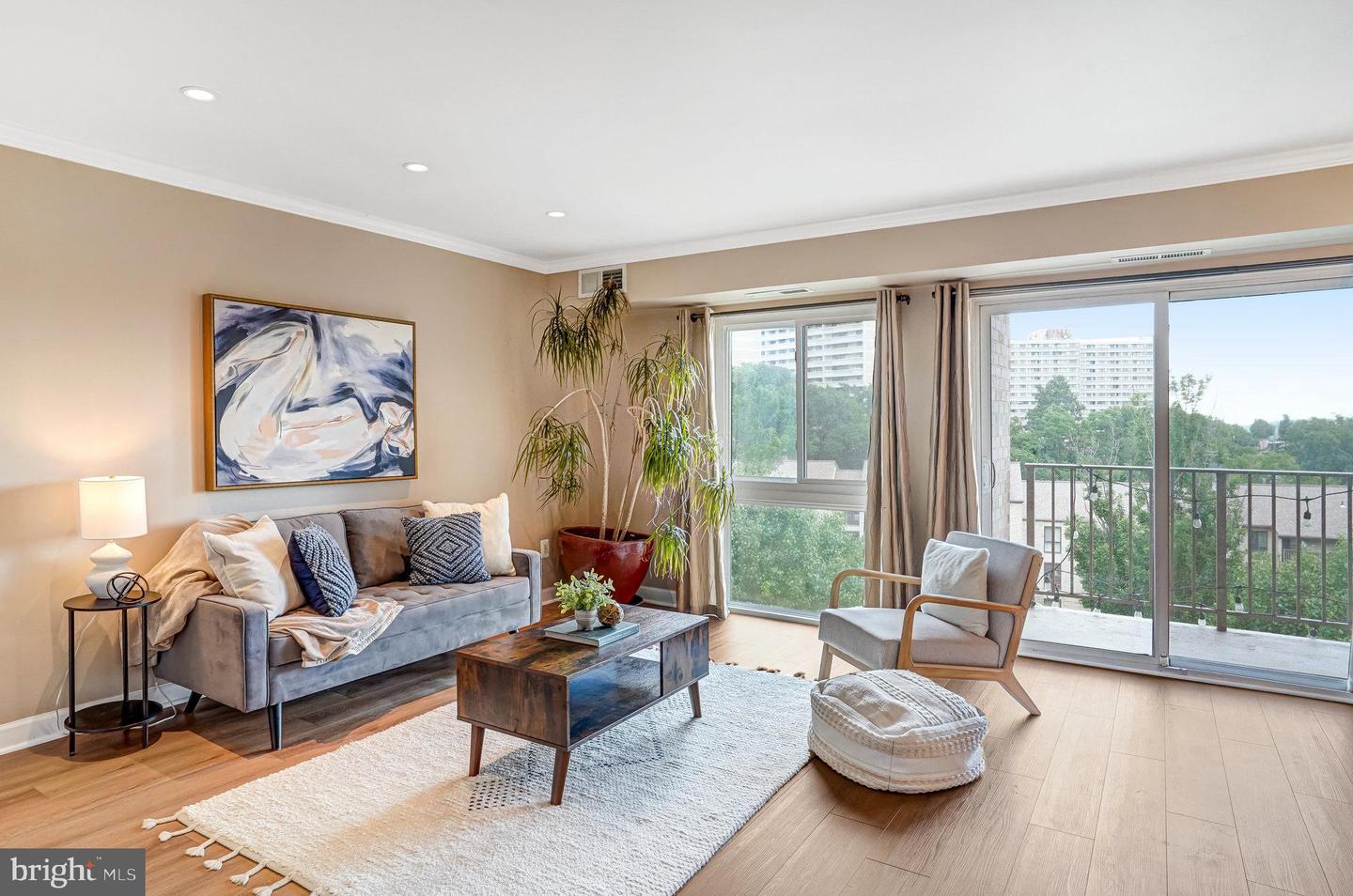 6143 EDSALL RD #J, ALEXANDRIA, Virginia 22304, 2 Bedrooms Bedrooms, ,1 BathroomBathrooms,Residential,For sale,6143 EDSALL RD #J,VAAX2047440 MLS # VAAX2047440