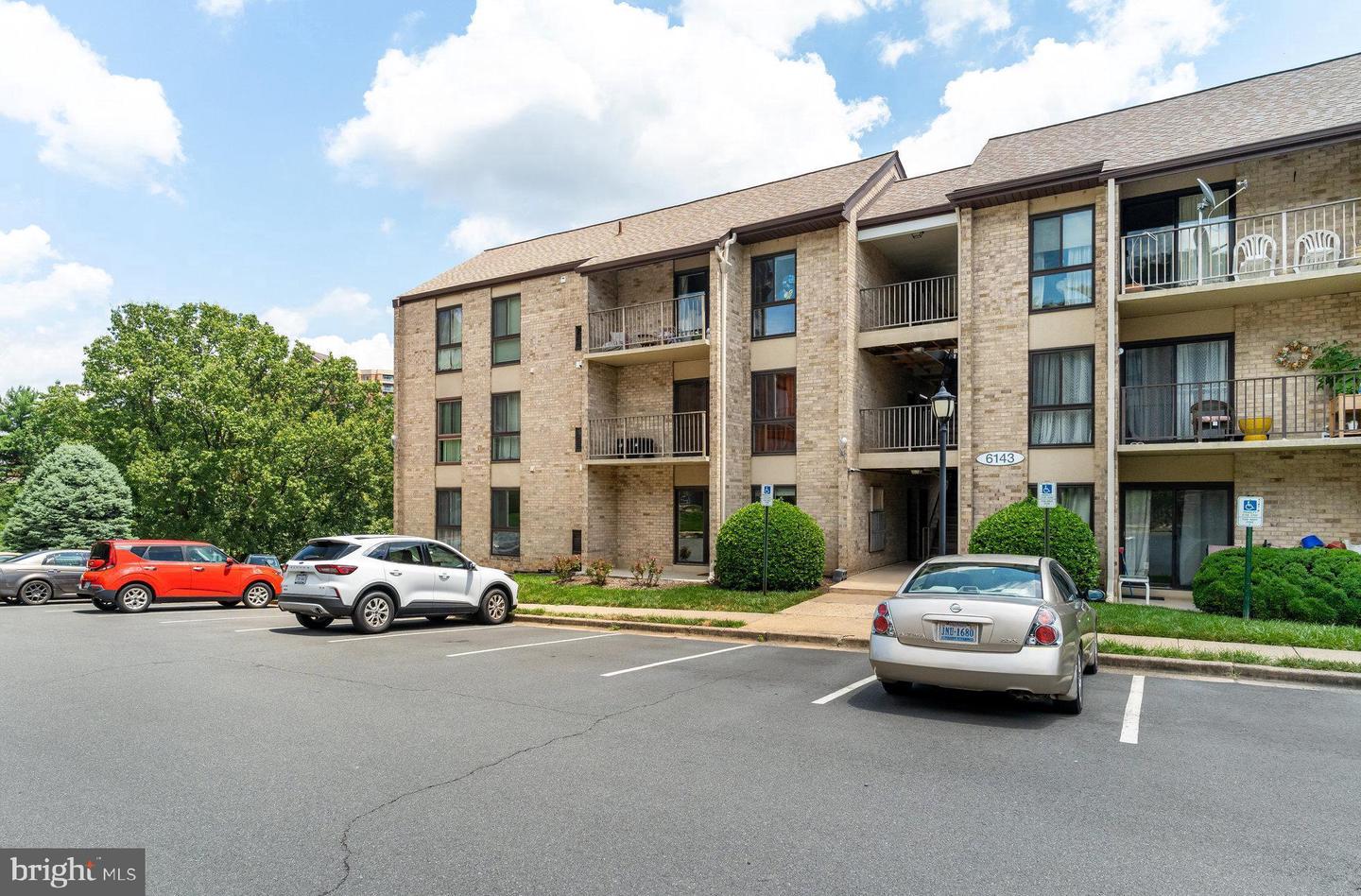6143 EDSALL RD #J, ALEXANDRIA, Virginia 22304, 2 Bedrooms Bedrooms, ,1 BathroomBathrooms,Residential,For sale,6143 EDSALL RD #J,VAAX2047440 MLS # VAAX2047440