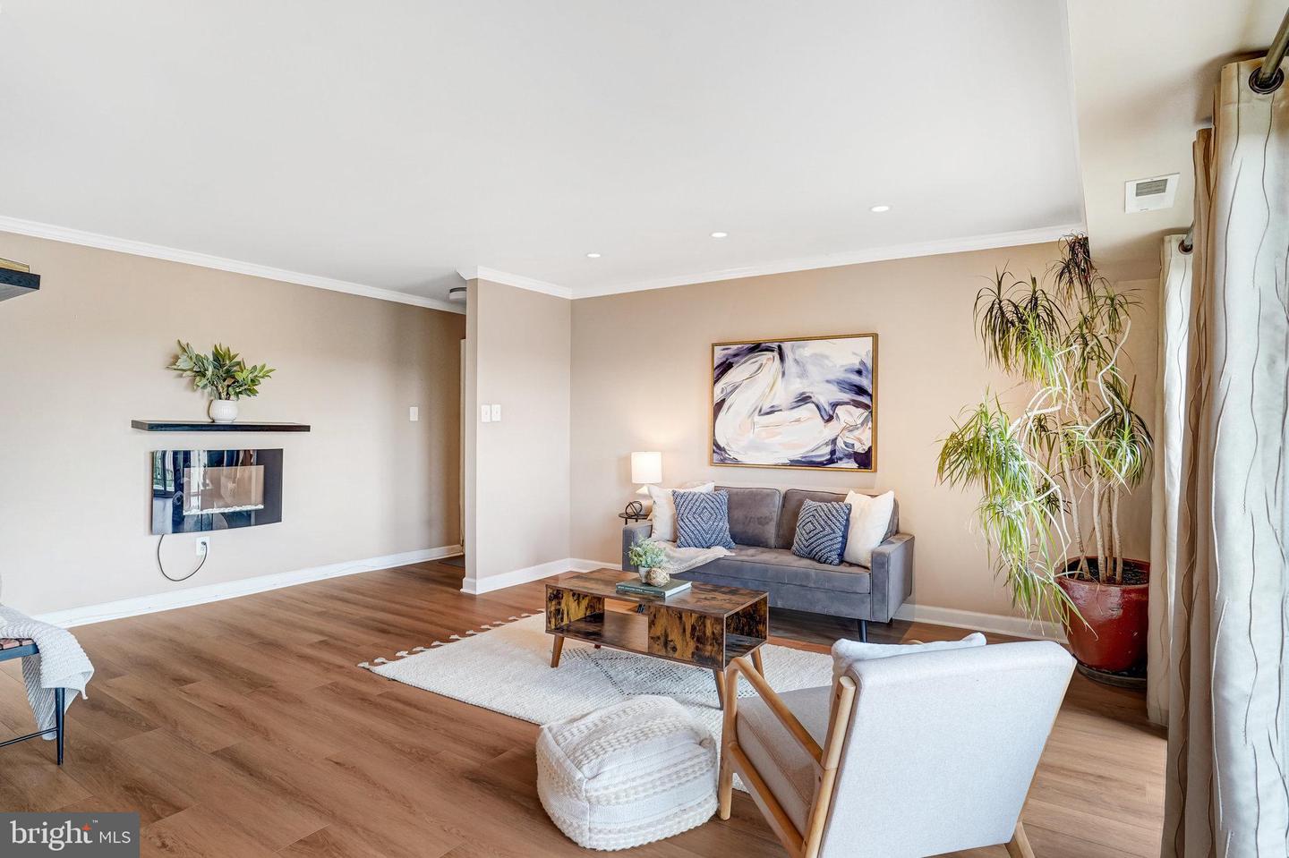 6143 EDSALL RD #J, ALEXANDRIA, Virginia 22304, 2 Bedrooms Bedrooms, ,1 BathroomBathrooms,Residential,For sale,6143 EDSALL RD #J,VAAX2047440 MLS # VAAX2047440