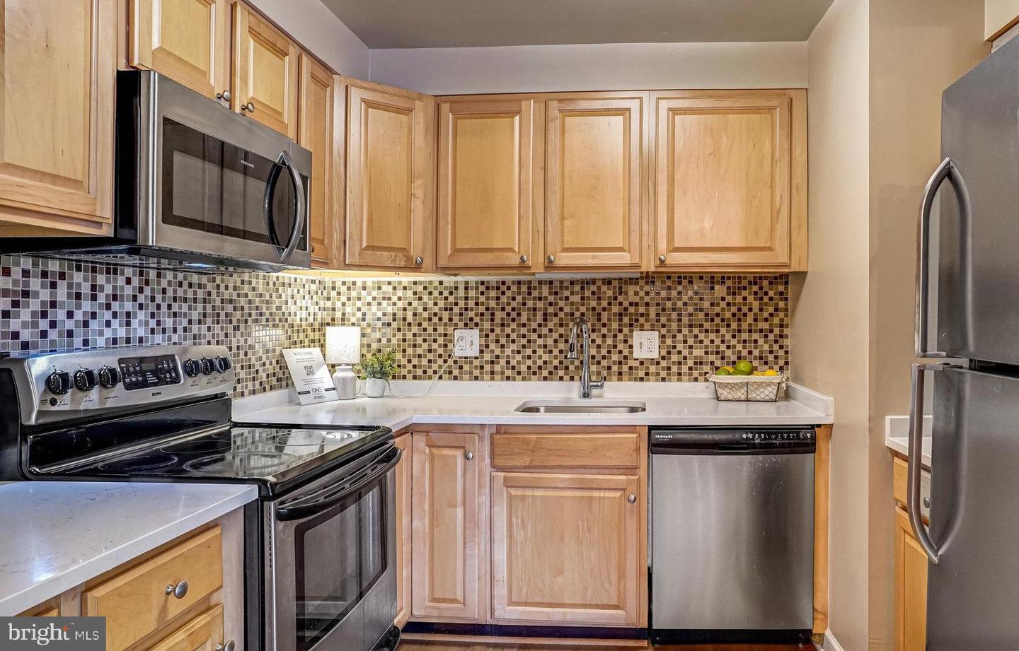 6143 EDSALL RD #J, ALEXANDRIA, Virginia 22304, 2 Bedrooms Bedrooms, ,1 BathroomBathrooms,Residential,For sale,6143 EDSALL RD #J,VAAX2047440 MLS # VAAX2047440