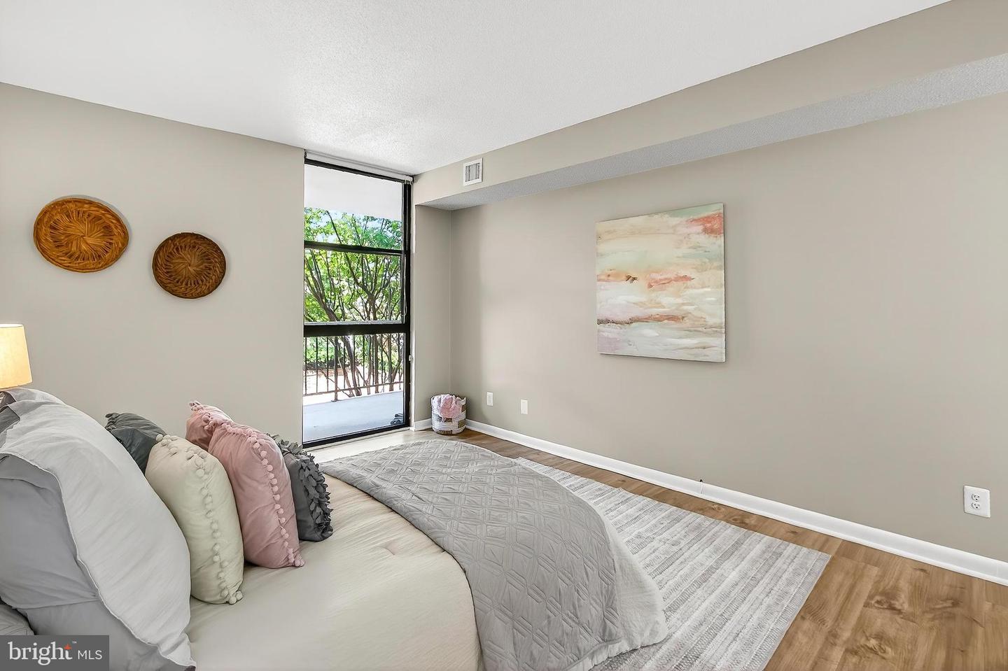 1016 S WAYNE ST #101, ARLINGTON, Virginia 22204, 1 Bedroom Bedrooms, ,1 BathroomBathrooms,Residential,For sale,1016 S WAYNE ST #101,VAAR2060668 MLS # VAAR2060668