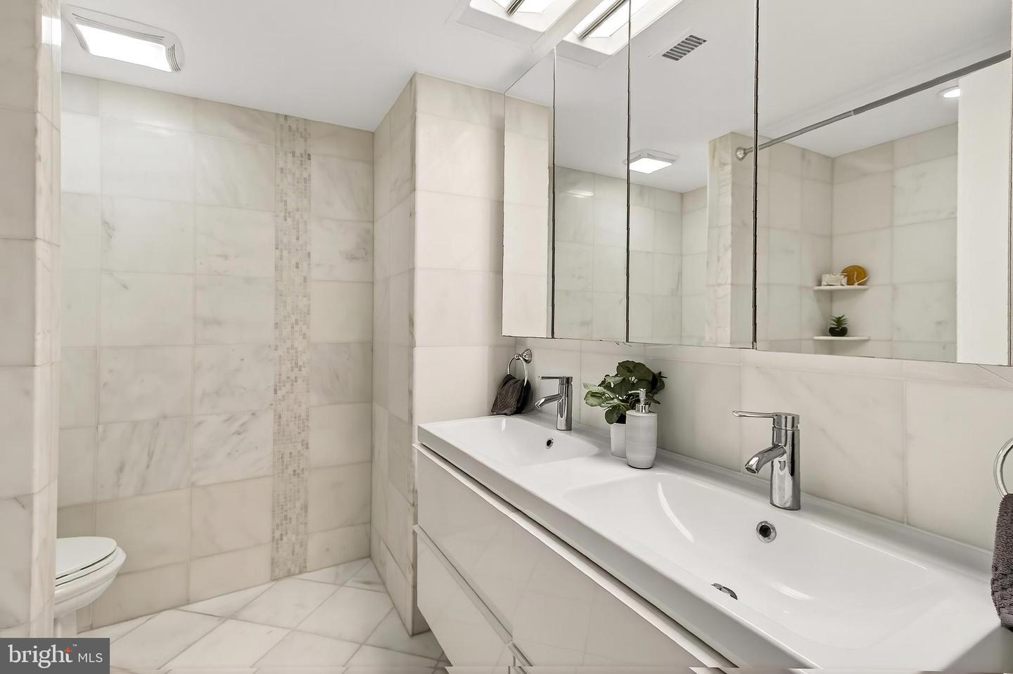 1016 S WAYNE ST #101, ARLINGTON, Virginia 22204, 1 Bedroom Bedrooms, ,1 BathroomBathrooms,Residential,For sale,1016 S WAYNE ST #101,VAAR2060668 MLS # VAAR2060668