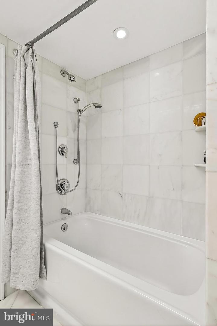1016 S WAYNE ST #101, ARLINGTON, Virginia 22204, 1 Bedroom Bedrooms, ,1 BathroomBathrooms,Residential,For sale,1016 S WAYNE ST #101,VAAR2060668 MLS # VAAR2060668