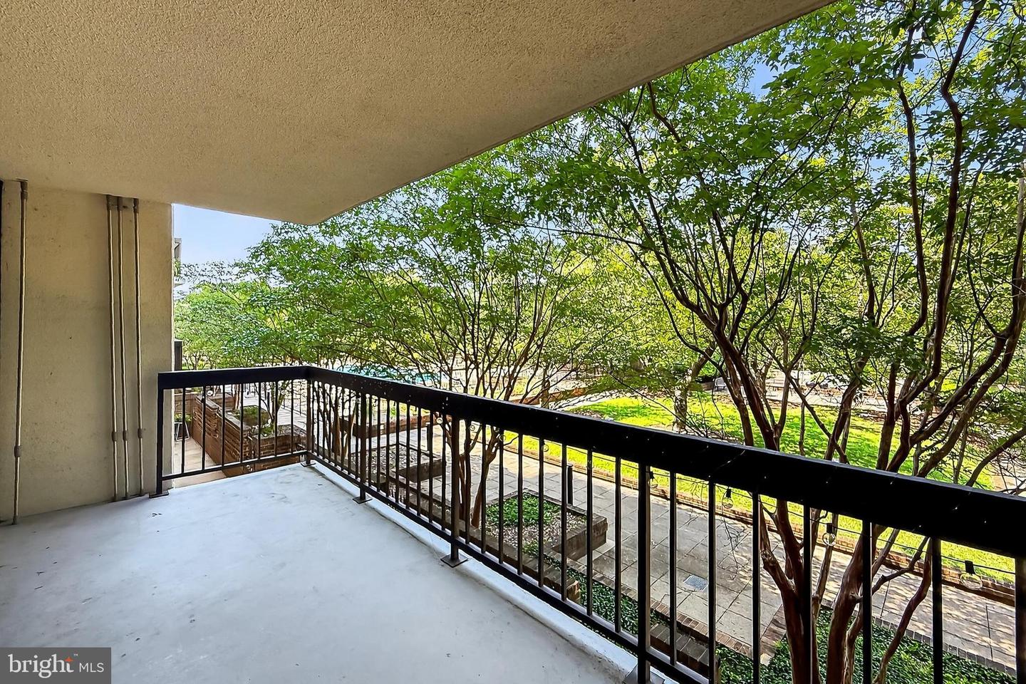1016 S WAYNE ST #101, ARLINGTON, Virginia 22204, 1 Bedroom Bedrooms, ,1 BathroomBathrooms,Residential,For sale,1016 S WAYNE ST #101,VAAR2060668 MLS # VAAR2060668