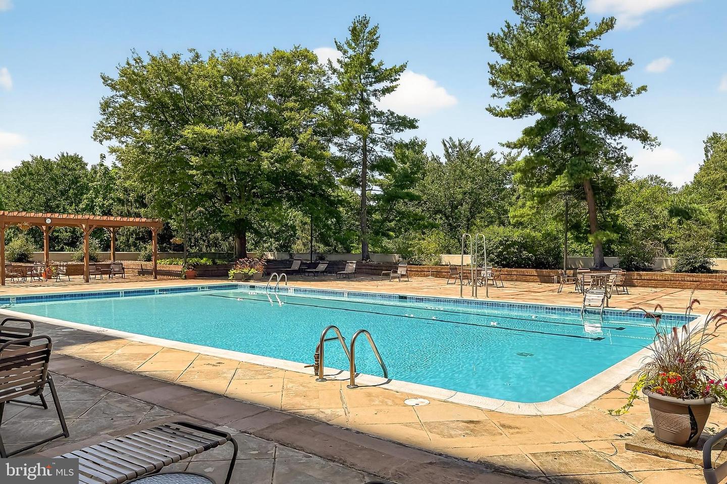 1016 S WAYNE ST #101, ARLINGTON, Virginia 22204, 1 Bedroom Bedrooms, ,1 BathroomBathrooms,Residential,For sale,1016 S WAYNE ST #101,VAAR2060668 MLS # VAAR2060668