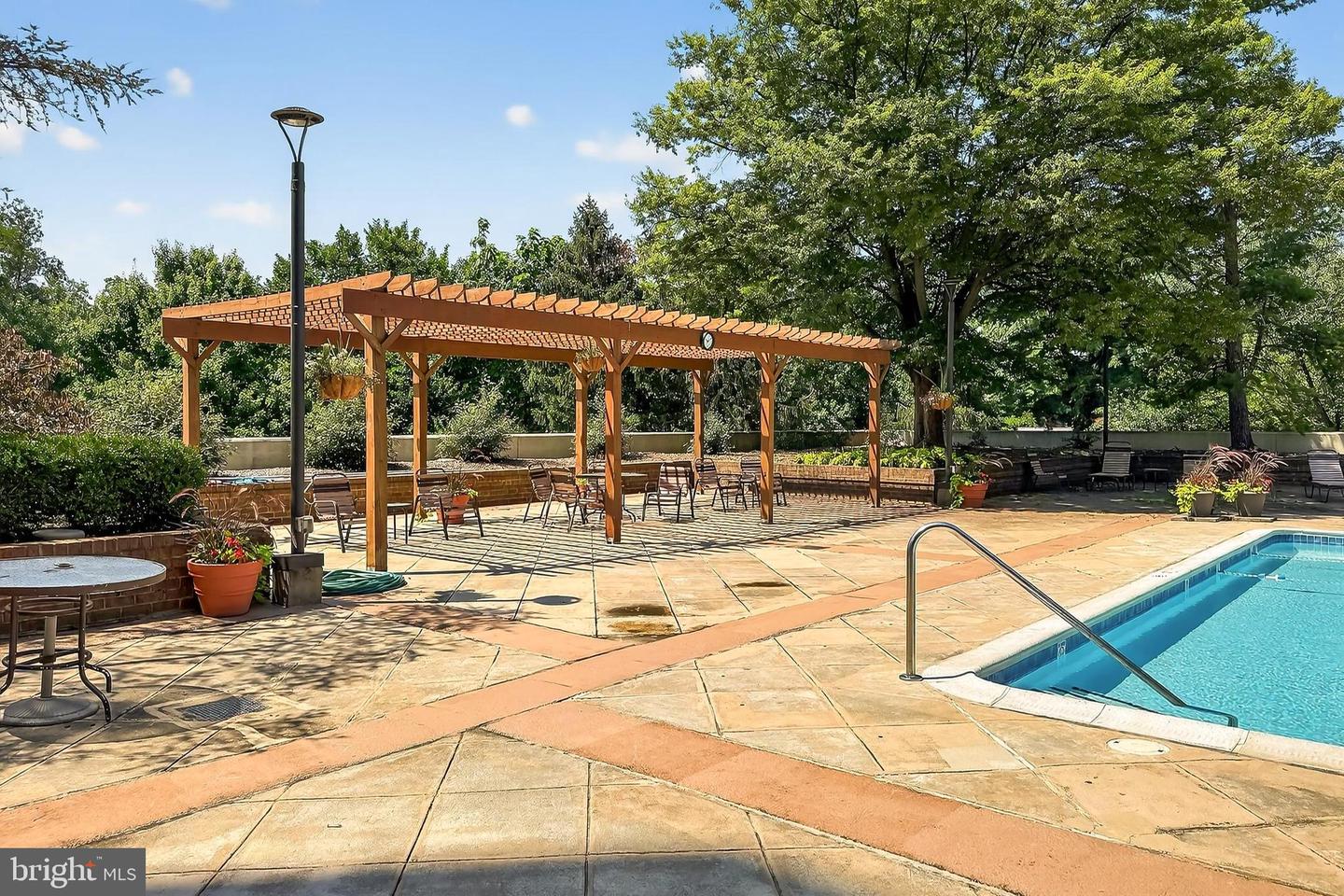 1016 S WAYNE ST #101, ARLINGTON, Virginia 22204, 1 Bedroom Bedrooms, ,1 BathroomBathrooms,Residential,For sale,1016 S WAYNE ST #101,VAAR2060668 MLS # VAAR2060668