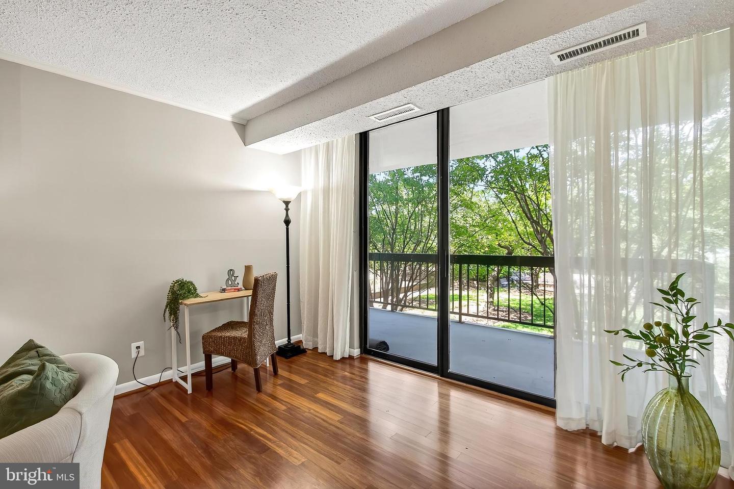 1016 S WAYNE ST #101, ARLINGTON, Virginia 22204, 1 Bedroom Bedrooms, ,1 BathroomBathrooms,Residential,For sale,1016 S WAYNE ST #101,VAAR2060668 MLS # VAAR2060668