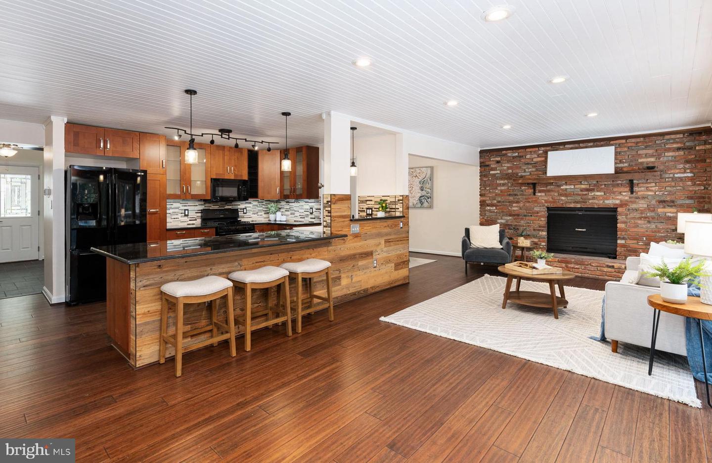 2401 WITTINGTON BLVD, ALEXANDRIA, Virginia 22308, 4 Bedrooms Bedrooms, ,3 BathroomsBathrooms,Residential,For sale,2401 WITTINGTON BLVD,VAFX2255260 MLS # VAFX2255260