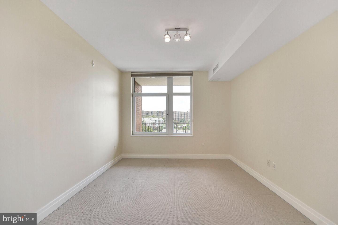 8220 CRESTWOOD HEIGHTS DR #1205, MCLEAN, Virginia 22102, 2 Bedrooms Bedrooms, ,2 BathroomsBathrooms,Residential,For sale,8220 CRESTWOOD HEIGHTS DR #1205,VAFX2255298 MLS # VAFX2255298