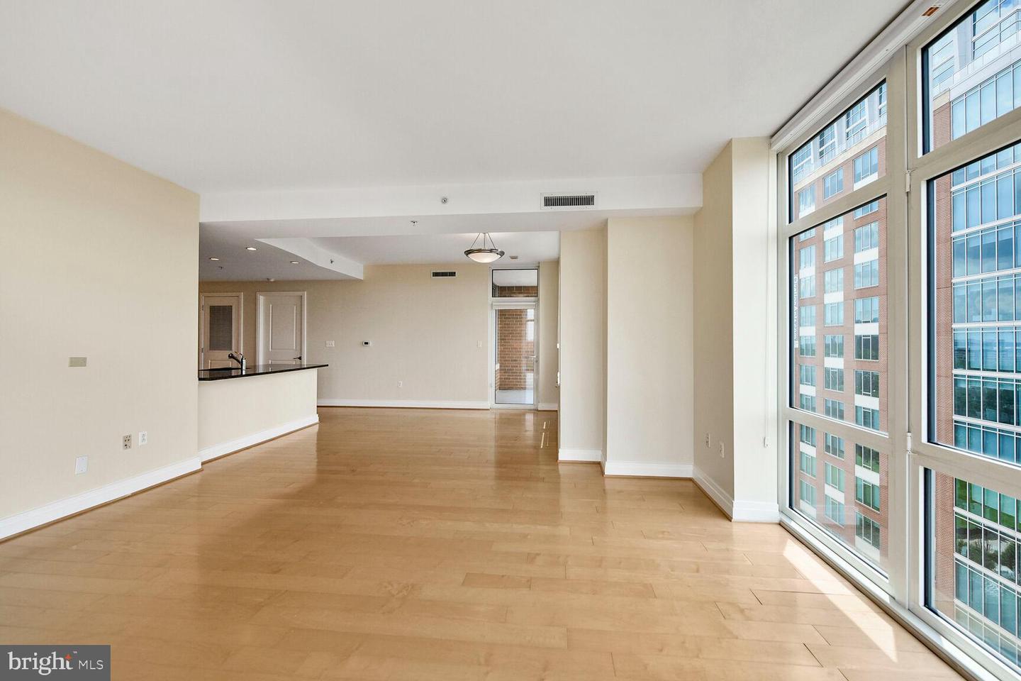 8220 CRESTWOOD HEIGHTS DR #1205, MCLEAN, Virginia 22102, 2 Bedrooms Bedrooms, ,2 BathroomsBathrooms,Residential,For sale,8220 CRESTWOOD HEIGHTS DR #1205,VAFX2255298 MLS # VAFX2255298