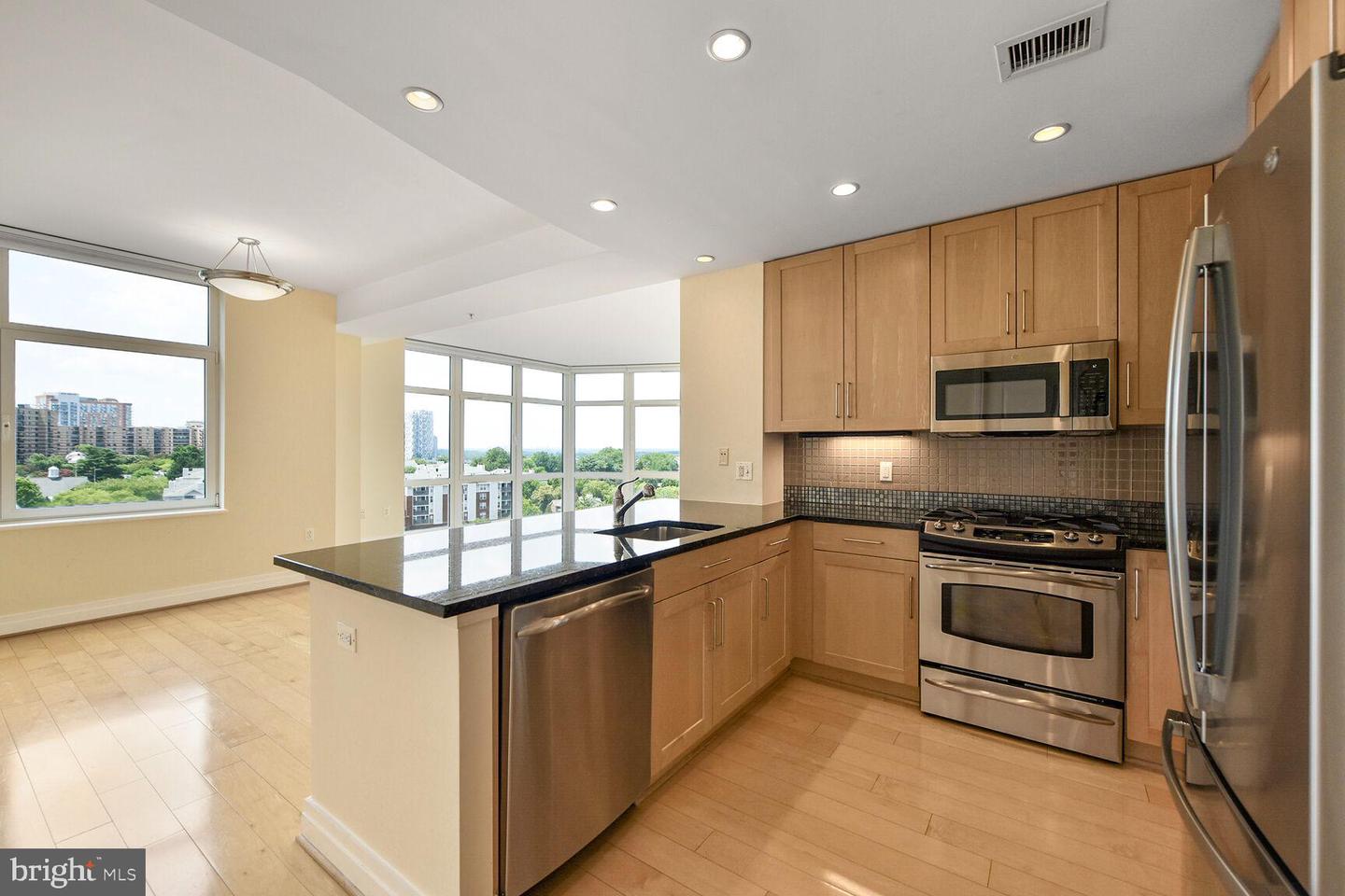 8220 CRESTWOOD HEIGHTS DR #1205, MCLEAN, Virginia 22102, 2 Bedrooms Bedrooms, ,2 BathroomsBathrooms,Residential,For sale,8220 CRESTWOOD HEIGHTS DR #1205,VAFX2255298 MLS # VAFX2255298