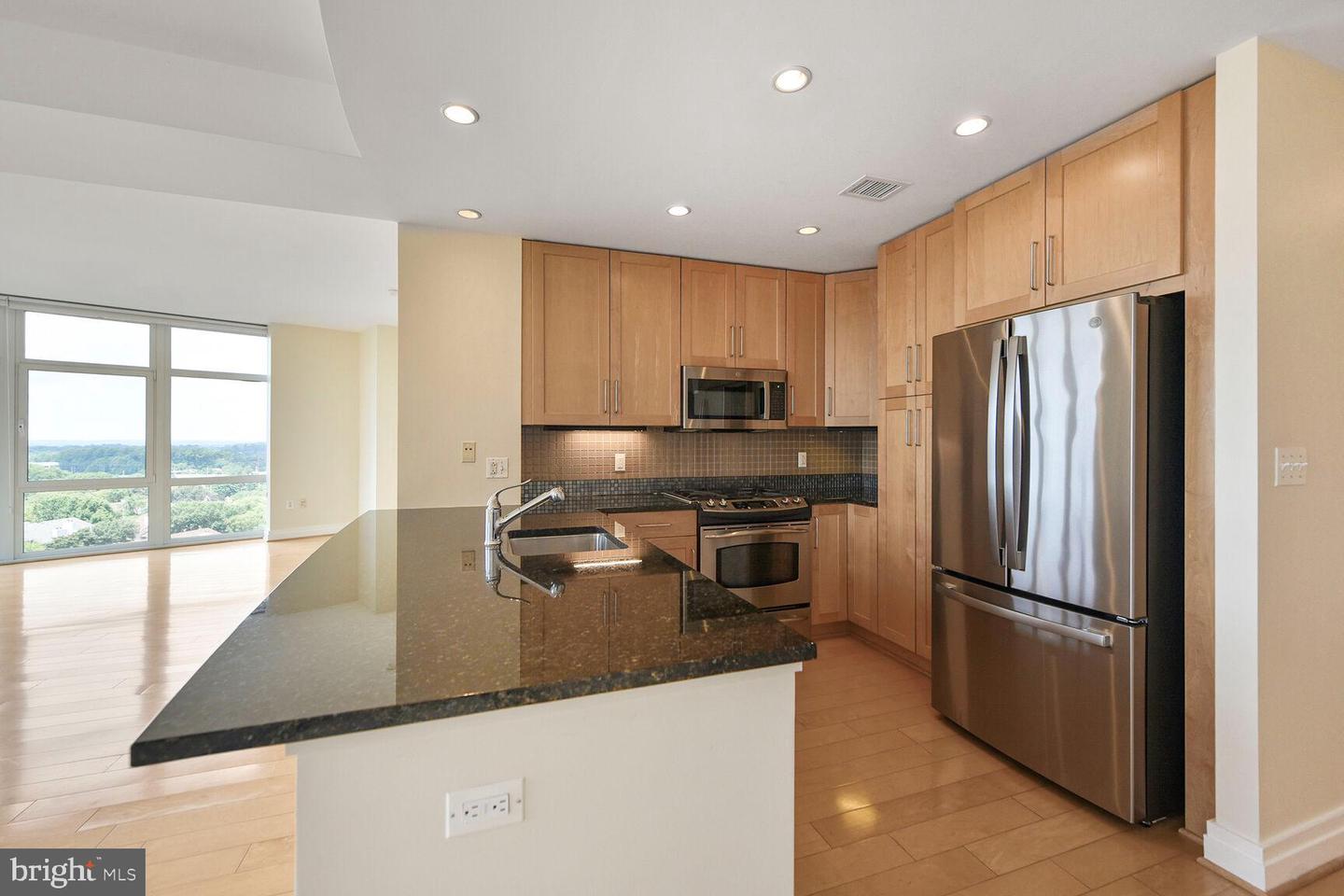8220 CRESTWOOD HEIGHTS DR #1205, MCLEAN, Virginia 22102, 2 Bedrooms Bedrooms, ,2 BathroomsBathrooms,Residential,For sale,8220 CRESTWOOD HEIGHTS DR #1205,VAFX2255298 MLS # VAFX2255298