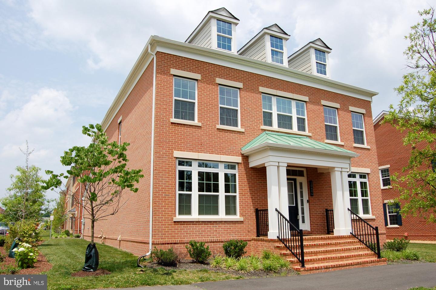 10606 CEDAR AVE, FAIRFAX, Virginia 22030, 6 Bedrooms Bedrooms, ,6 BathroomsBathrooms,Residential,For sale,10606 CEDAR AVE,VAFC2006626 MLS # VAFC2006626