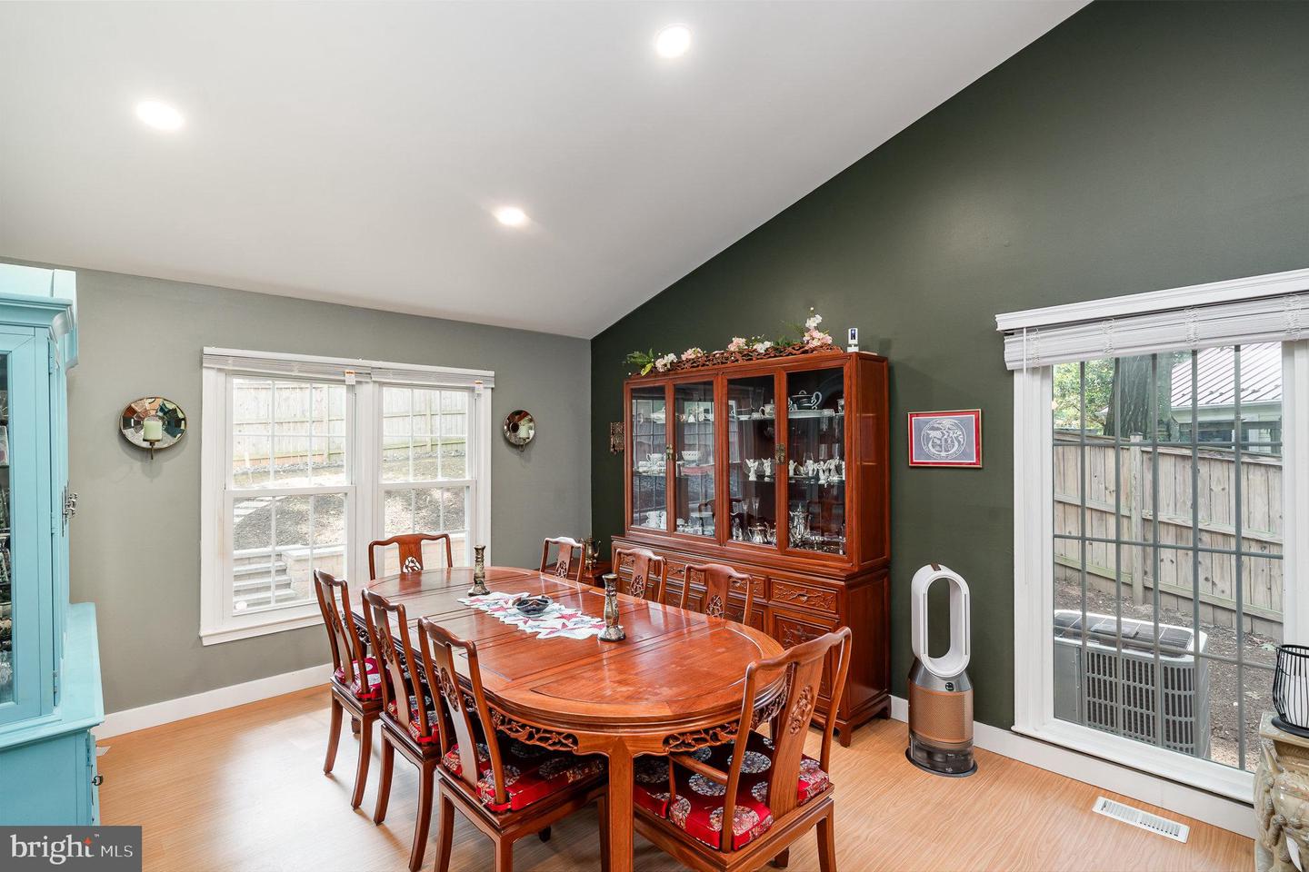 15425 BEACHVIEW DR, DUMFRIES, Virginia 22025, 4 Bedrooms Bedrooms, ,2 BathroomsBathrooms,Residential,For sale,15425 BEACHVIEW DR,VAPW2099252 MLS # VAPW2099252