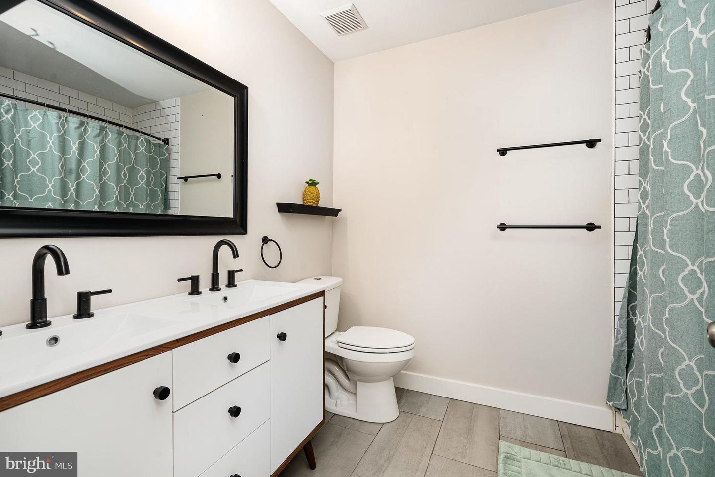 15425 BEACHVIEW DR, DUMFRIES, Virginia 22025, 4 Bedrooms Bedrooms, ,2 BathroomsBathrooms,Residential,For sale,15425 BEACHVIEW DR,VAPW2099252 MLS # VAPW2099252
