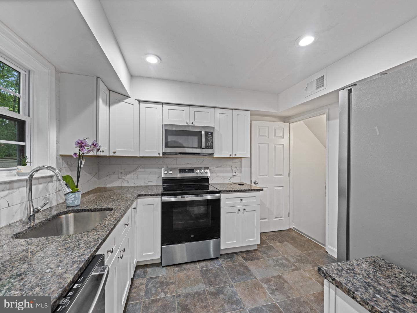 2321 EMERALD HEIGHTS CT, RESTON, Virginia 20191, 2 Bedrooms Bedrooms, ,2 BathroomsBathrooms,Residential,For sale,2321 EMERALD HEIGHTS CT,VAFX2255444 MLS # VAFX2255444