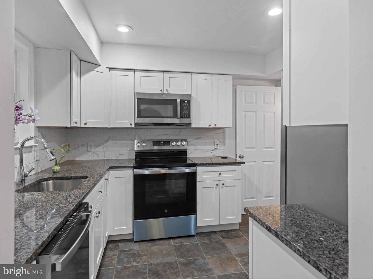 2321 EMERALD HEIGHTS CT, RESTON, Virginia 20191, 2 Bedrooms Bedrooms, ,2 BathroomsBathrooms,Residential,For sale,2321 EMERALD HEIGHTS CT,VAFX2255444 MLS # VAFX2255444