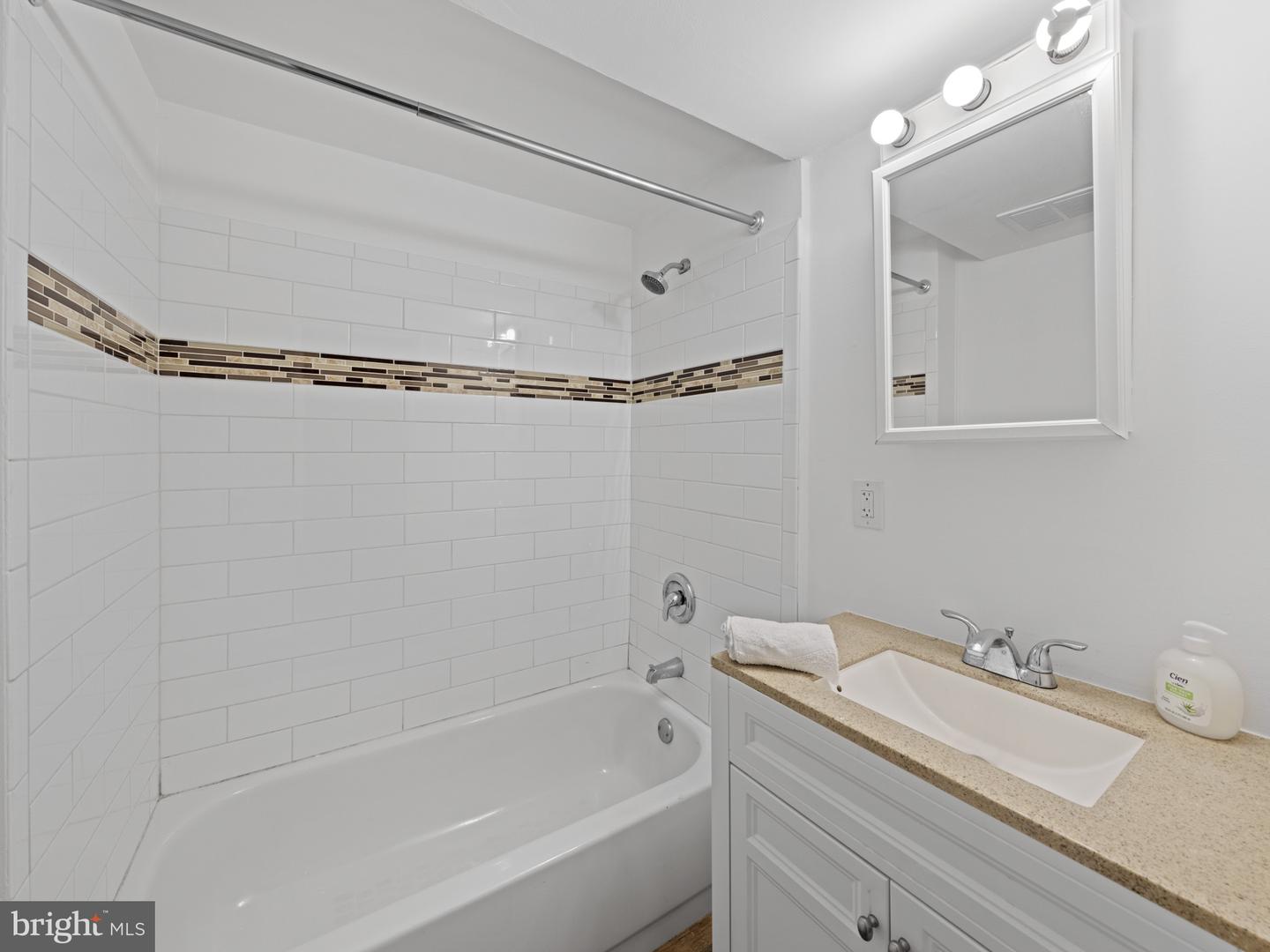 2321 EMERALD HEIGHTS CT, RESTON, Virginia 20191, 2 Bedrooms Bedrooms, ,2 BathroomsBathrooms,Residential,For sale,2321 EMERALD HEIGHTS CT,VAFX2255444 MLS # VAFX2255444