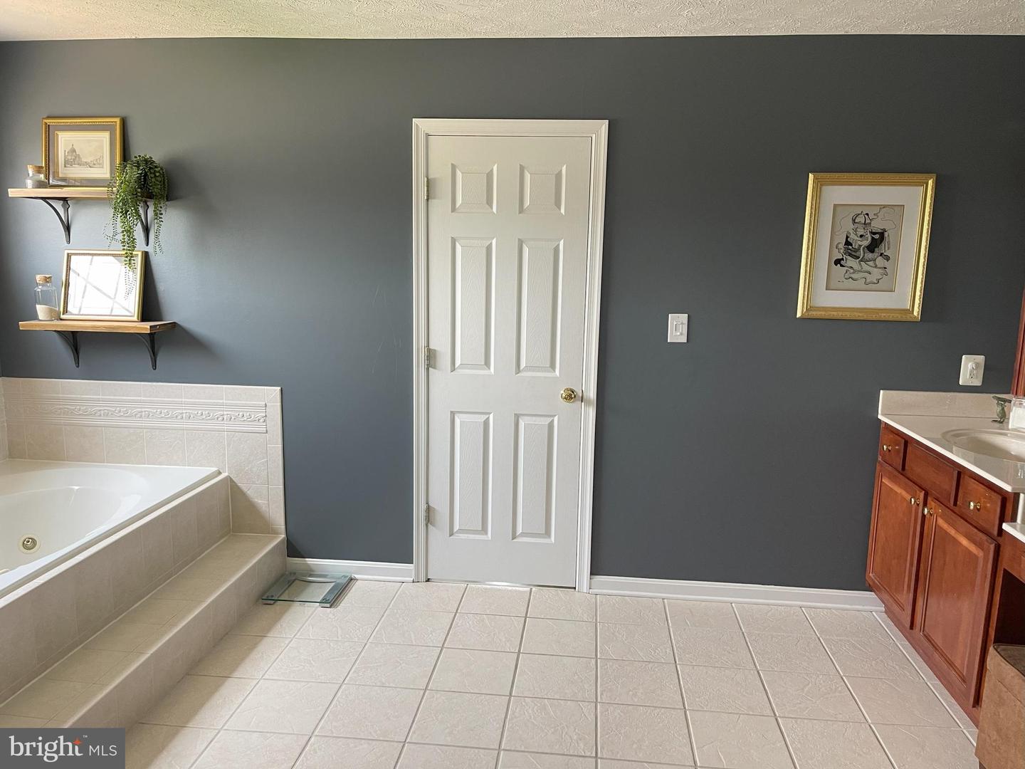 132 CAHILLE DR, WINCHESTER, Virginia 22602, 4 Bedrooms Bedrooms, 15 Rooms Rooms,3 BathroomsBathrooms,Residential,For sale,132 CAHILLE DR,VAFV2035466 MLS # VAFV2035466