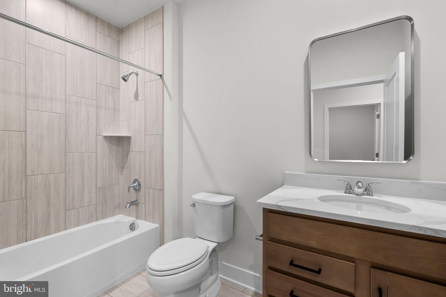 44486 LOWESTOFT SQ, ASHBURN, Virginia 20147, 3 Bedrooms Bedrooms, ,2 BathroomsBathrooms,Residential,For sale,44486 LOWESTOFT SQ,VALO2102130 MLS # VALO2102130