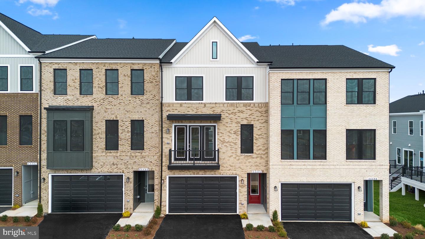44486 LOWESTOFT SQ, ASHBURN, Virginia 20147, 3 Bedrooms Bedrooms, ,2 BathroomsBathrooms,Residential,For sale,44486 LOWESTOFT SQ,VALO2102130 MLS # VALO2102130