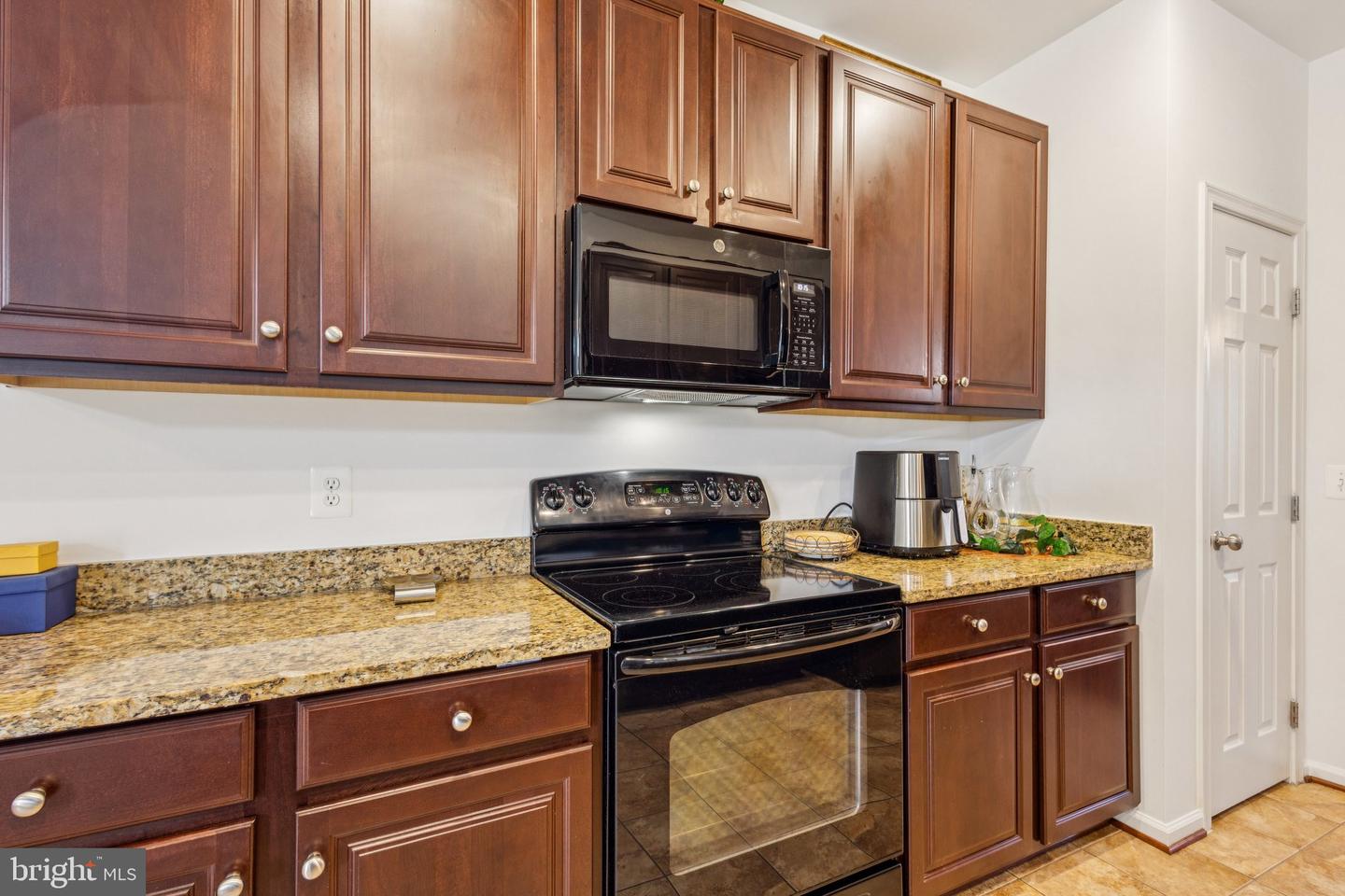 16311 CATENARY DR, WOODBRIDGE, Virginia 22191, 3 Bedrooms Bedrooms, ,2 BathroomsBathrooms,Residential,For sale,16311 CATENARY DR,VAPW2099272 MLS # VAPW2099272