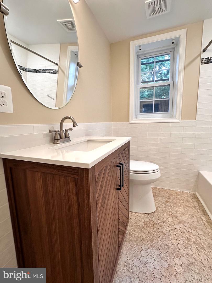 6727 W WAKEFIELD DR #J, ALEXANDRIA, Virginia 22307, 2 Bedrooms Bedrooms, ,1 BathroomBathrooms,Residential,For sale,6727 W WAKEFIELD DR #J,VAFX2255616 MLS # VAFX2255616