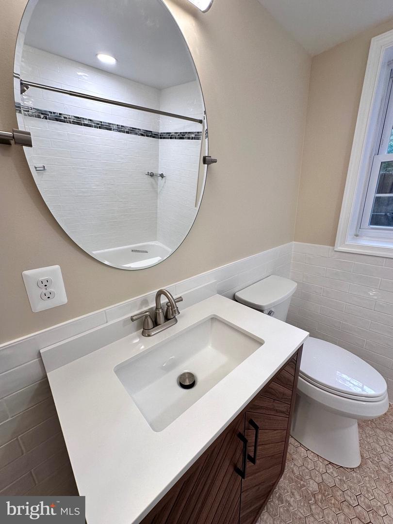 6727 W WAKEFIELD DR #J, ALEXANDRIA, Virginia 22307, 2 Bedrooms Bedrooms, ,1 BathroomBathrooms,Residential,For sale,6727 W WAKEFIELD DR #J,VAFX2255616 MLS # VAFX2255616