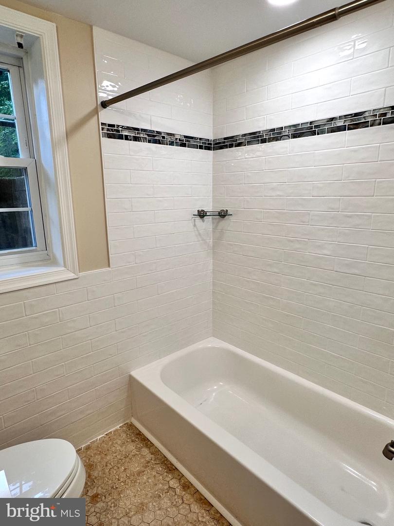 6727 W WAKEFIELD DR #J, ALEXANDRIA, Virginia 22307, 2 Bedrooms Bedrooms, ,1 BathroomBathrooms,Residential,For sale,6727 W WAKEFIELD DR #J,VAFX2255616 MLS # VAFX2255616
