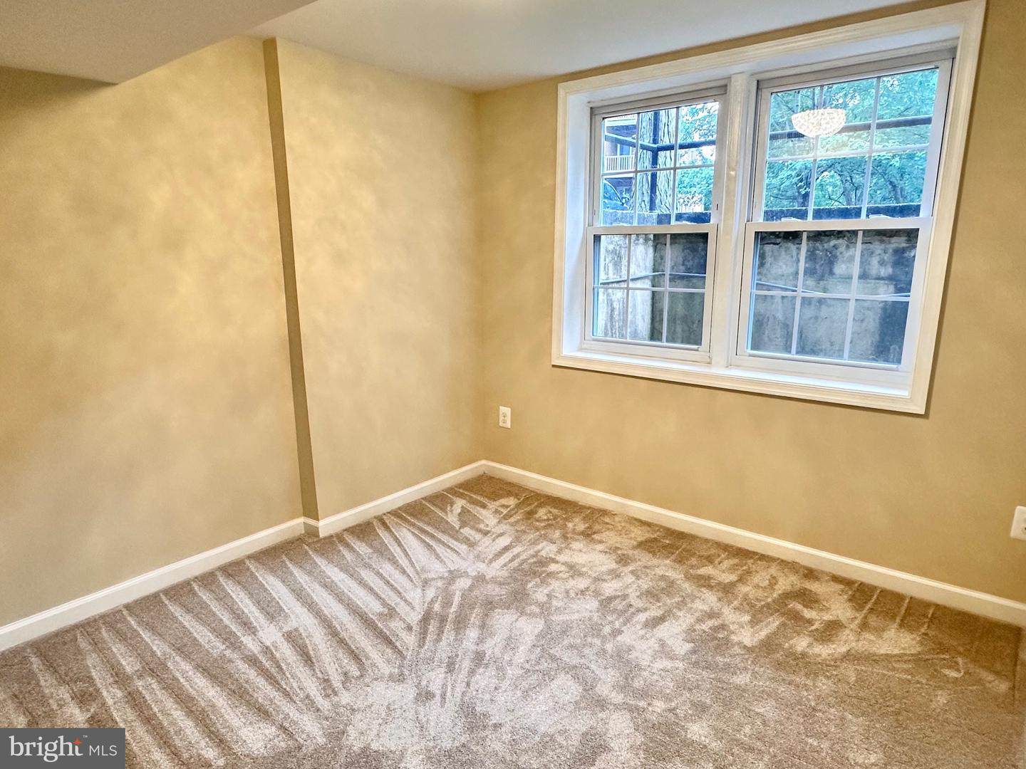 6727 W WAKEFIELD DR #J, ALEXANDRIA, Virginia 22307, 2 Bedrooms Bedrooms, ,1 BathroomBathrooms,Residential,For sale,6727 W WAKEFIELD DR #J,VAFX2255616 MLS # VAFX2255616
