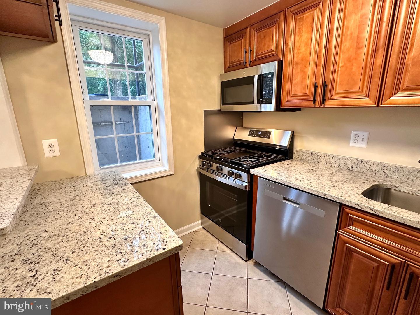 6727 W WAKEFIELD DR #J, ALEXANDRIA, Virginia 22307, 2 Bedrooms Bedrooms, ,1 BathroomBathrooms,Residential,For sale,6727 W WAKEFIELD DR #J,VAFX2255616 MLS # VAFX2255616