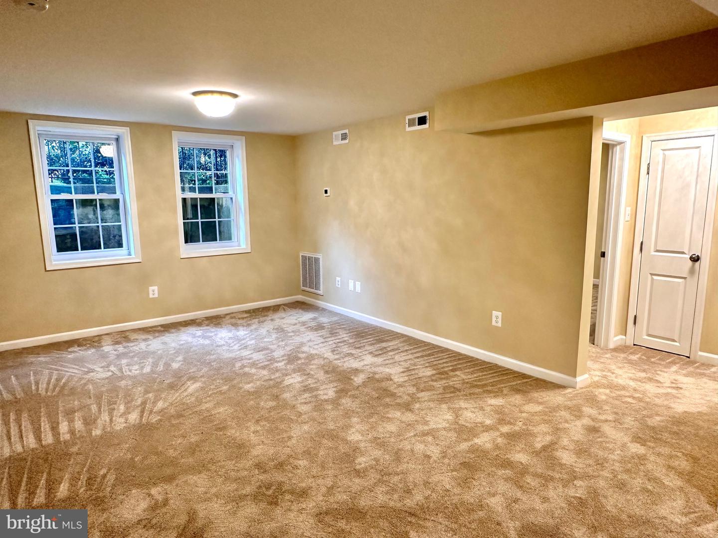 6727 W WAKEFIELD DR #J, ALEXANDRIA, Virginia 22307, 2 Bedrooms Bedrooms, ,1 BathroomBathrooms,Residential,For sale,6727 W WAKEFIELD DR #J,VAFX2255616 MLS # VAFX2255616