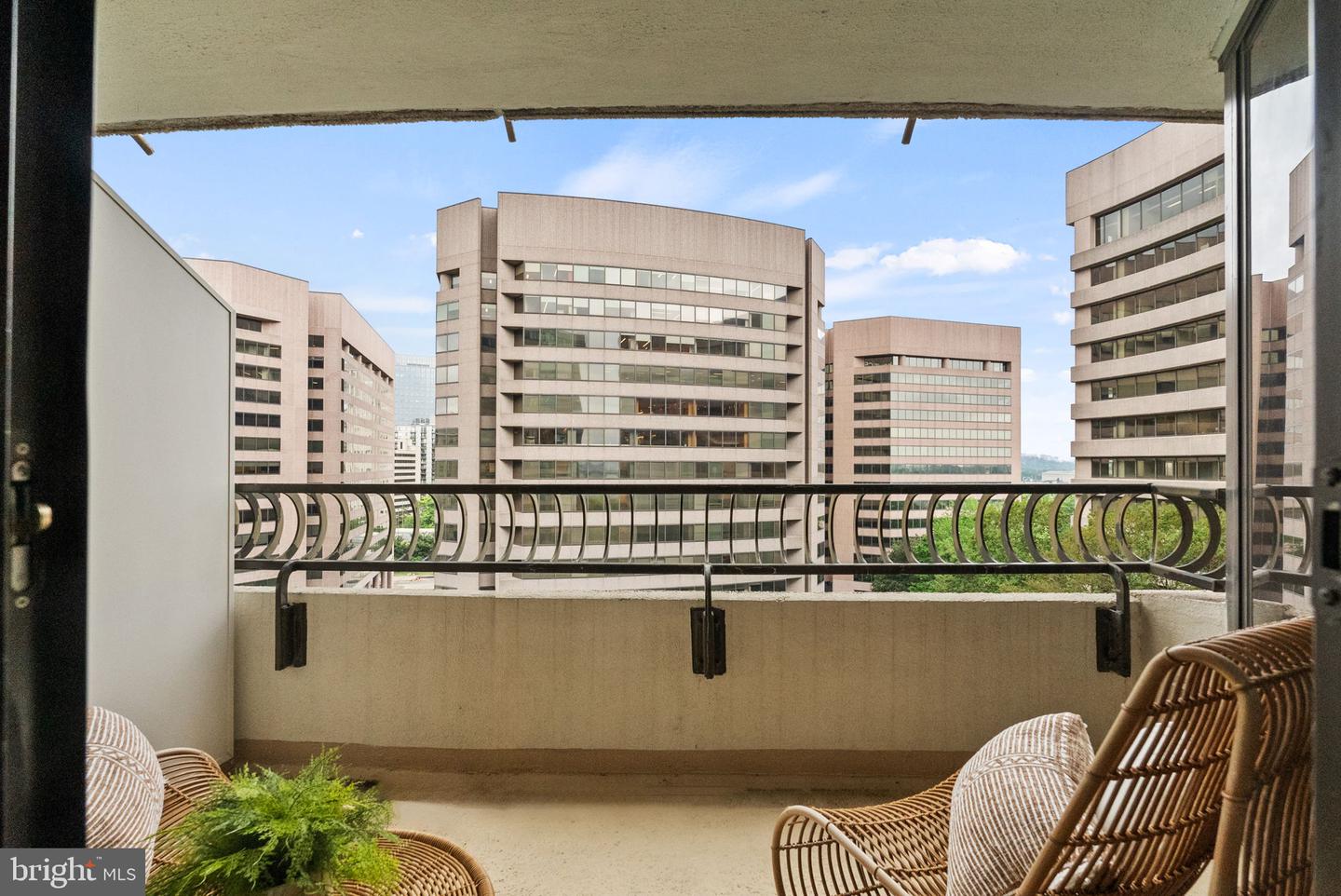 1300 CRYSTAL DR #1102S, ARLINGTON, Virginia 22202, 3 Bedrooms Bedrooms, ,2 BathroomsBathrooms,Residential,For sale,1300 CRYSTAL DR #1102S,VAAR2060830 MLS # VAAR2060830