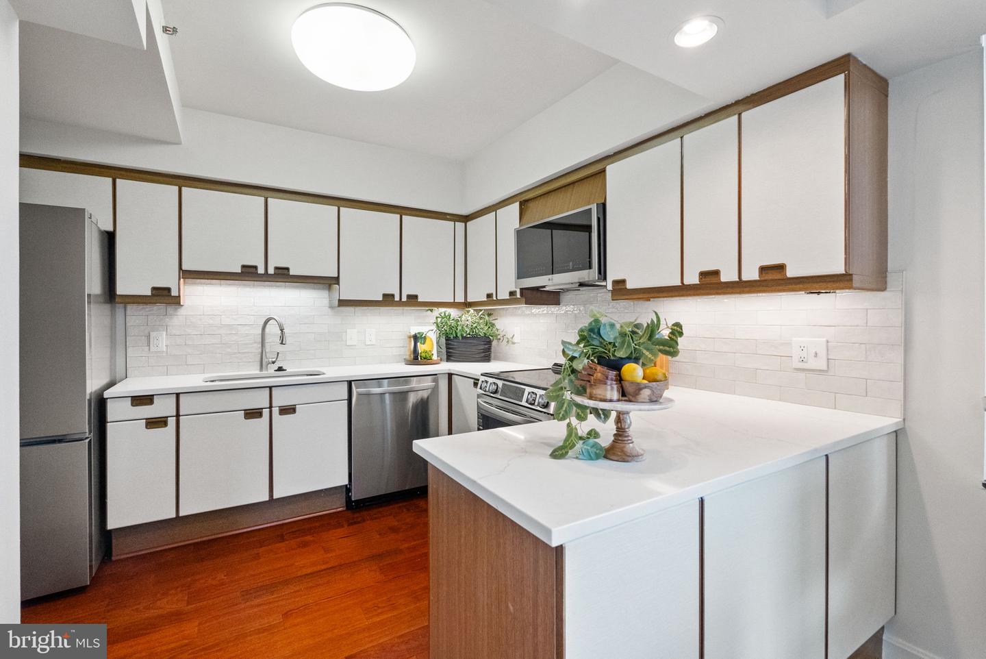 1300 CRYSTAL DR #1102S, ARLINGTON, Virginia 22202, 3 Bedrooms Bedrooms, ,2 BathroomsBathrooms,Residential,For sale,1300 CRYSTAL DR #1102S,VAAR2060830 MLS # VAAR2060830