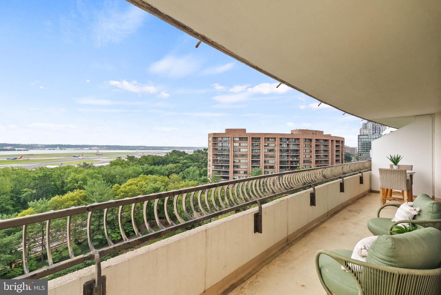 1300 CRYSTAL DR #1102S, ARLINGTON, Virginia 22202, 3 Bedrooms Bedrooms, ,2 BathroomsBathrooms,Residential,For sale,1300 CRYSTAL DR #1102S,VAAR2060830 MLS # VAAR2060830