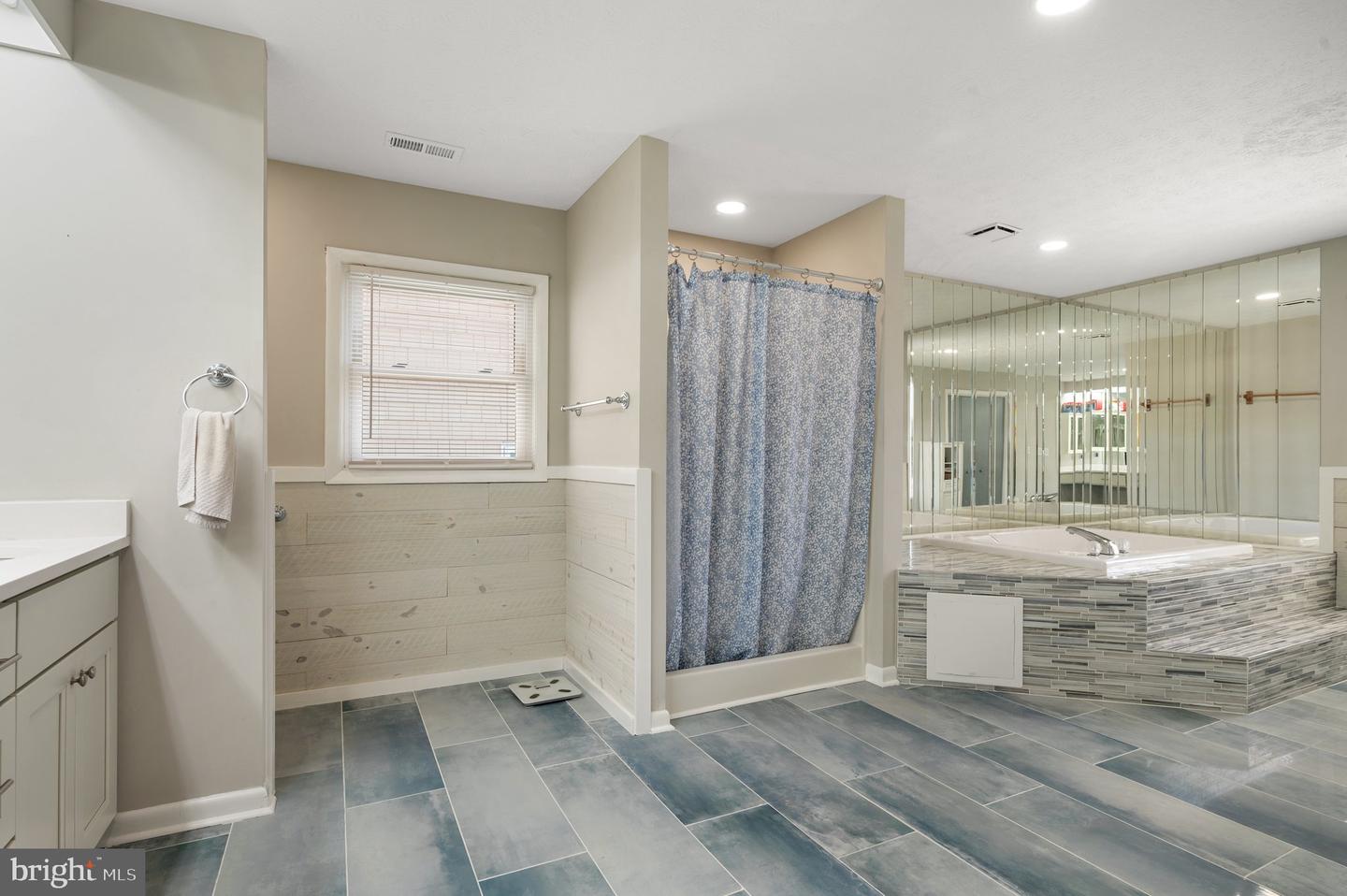 106 LIGHTHOUSE DR, HAMPTON, Virginia 23664, 6 Bedrooms Bedrooms, ,3 BathroomsBathrooms,Residential,For sale,106 LIGHTHOUSE DR,VAHM2000100 MLS # VAHM2000100