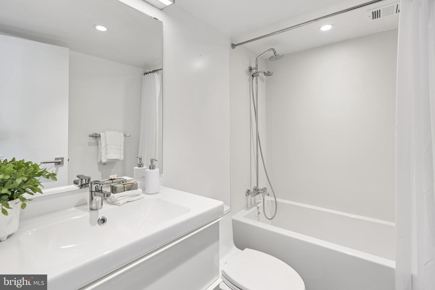 2510 VIRGINIA AVE NW #404-N, WASHINGTON, District Of Columbia 20037, 4 Bedrooms Bedrooms, ,3 BathroomsBathrooms,Residential,For sale,2510 VIRGINIA AVE NW #404-N,DCDC2210498 MLS # DCDC2210498