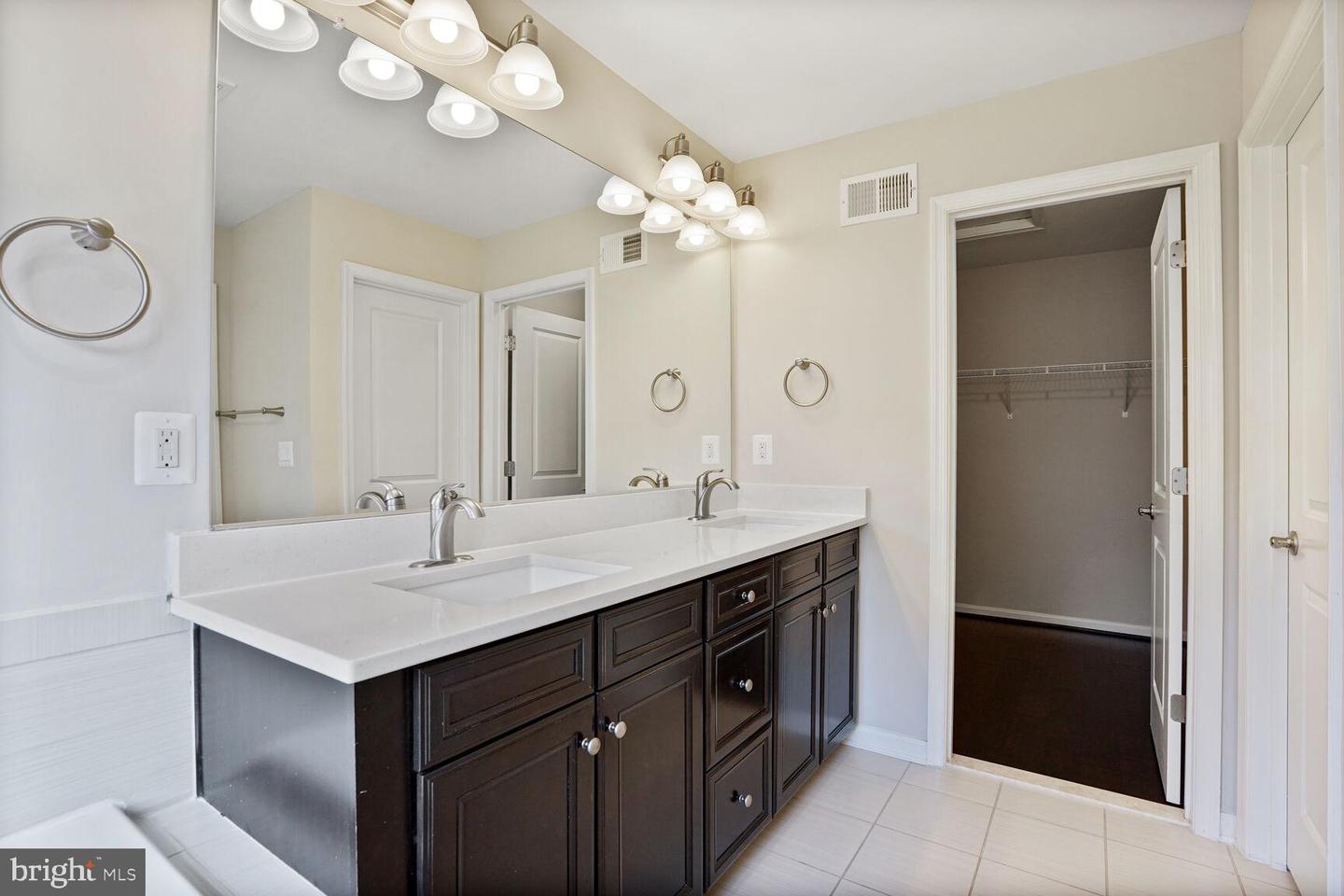 10603 LEGACY LN, FAIRFAX, Virginia 22030, 3 Bedrooms Bedrooms, ,3 BathroomsBathrooms,Residential,For sale,10603 LEGACY LN,VAFC2006634 MLS # VAFC2006634