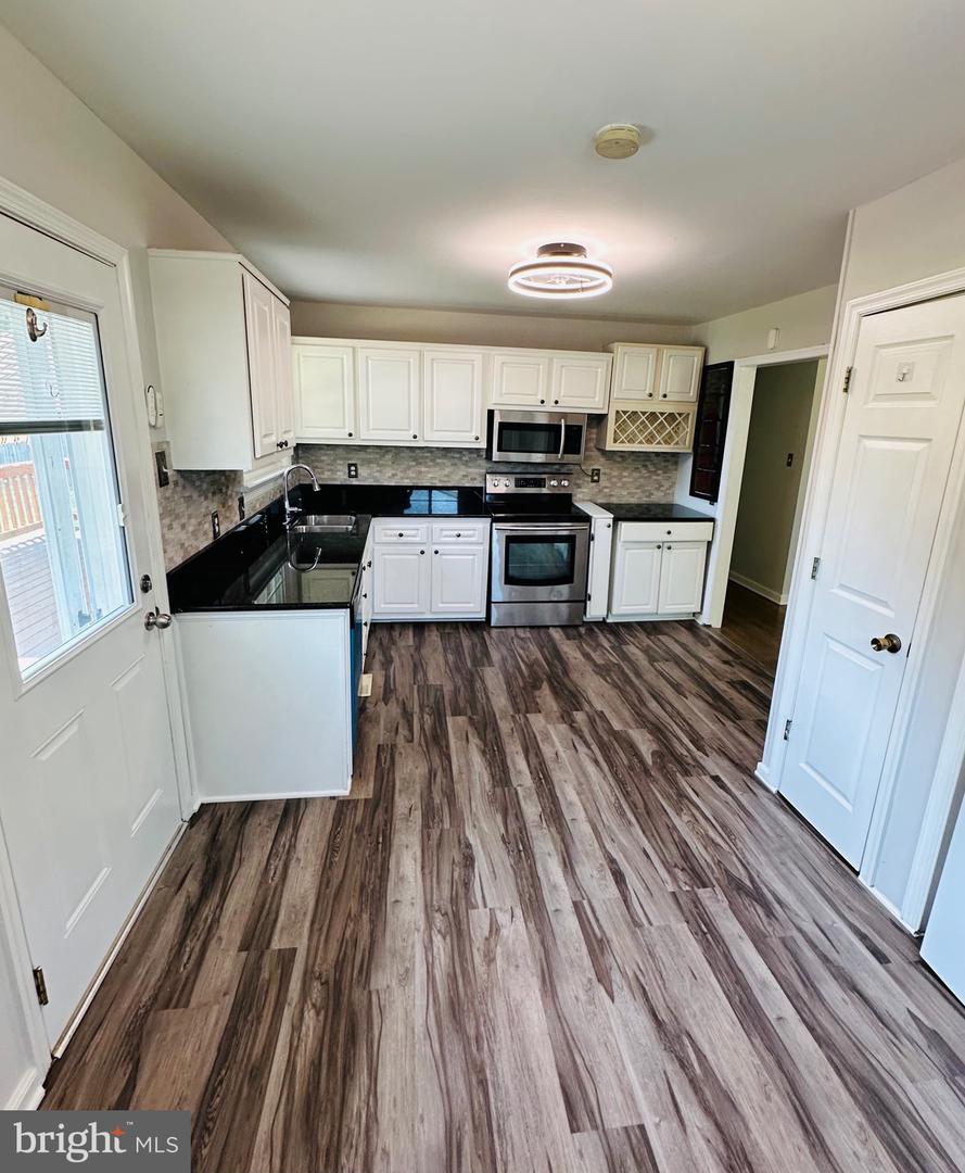9717 PARAGON DR, HENRICO, Virginia 23228, 3 Bedrooms Bedrooms, ,1 BathroomBathrooms,Residential,For sale,9717 PARAGON DR,VAHN2000988 MLS # VAHN2000988