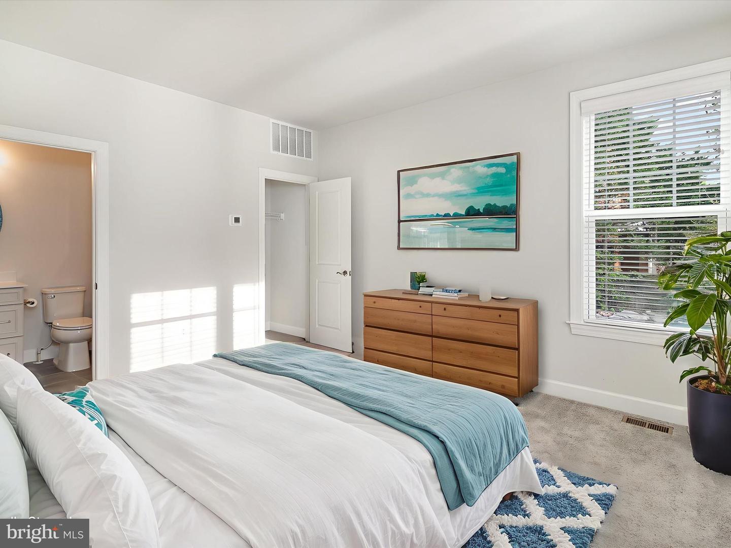 5325 FRANCONIA RD, ALEXANDRIA, Virginia 22310, 6 Bedrooms Bedrooms, ,5 BathroomsBathrooms,Residential,For sale,5325 FRANCONIA RD,VAFX2255630 MLS # VAFX2255630