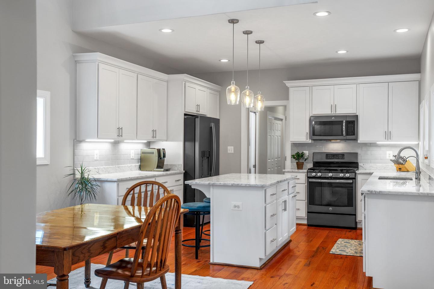 6436 HOLYOKE DR, ANNANDALE, Virginia 22003, 4 Bedrooms Bedrooms, ,3 BathroomsBathrooms,Residential,For sale,6436 HOLYOKE DR,VAFX2255696 MLS # VAFX2255696